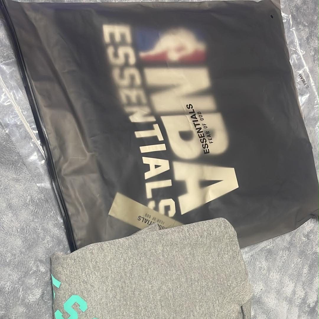 Essentials x NBA T-Shirt Black - 24FW 착용 스타일