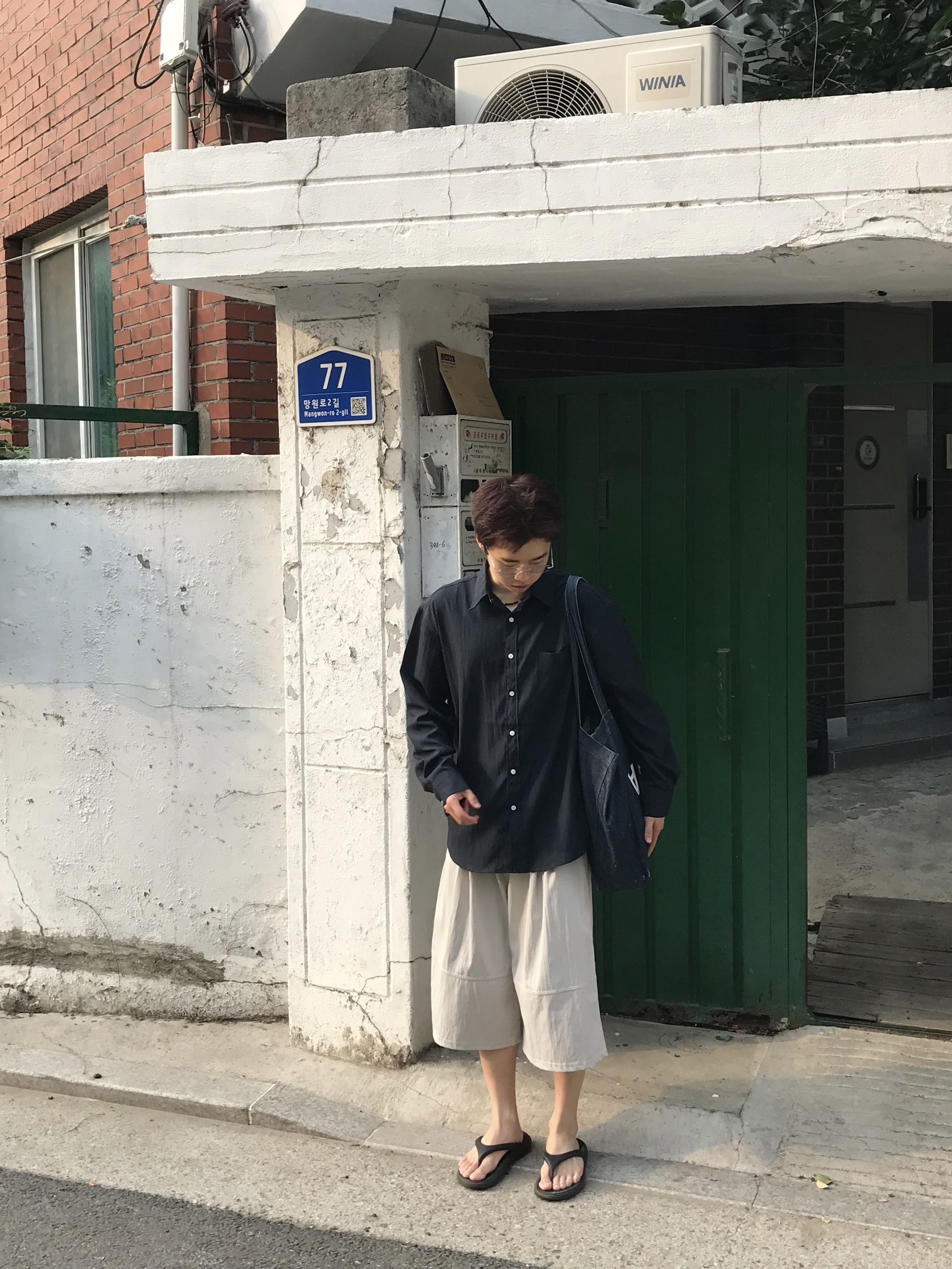 [KREAM 단독] Hangle Blue Light Silver Titan Square Rimless, A.P.C. Daniela Shopping Bag Indigo 착용 스타일 - 2