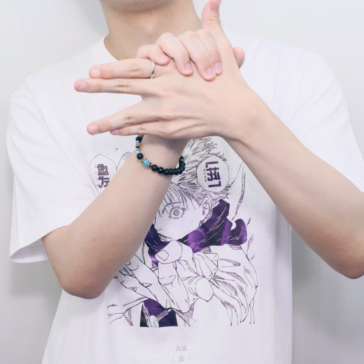 Uniqlo UT Shueisha 100th Anniversary Jujutsu Kaisen T-Shirt White 착용 스타일