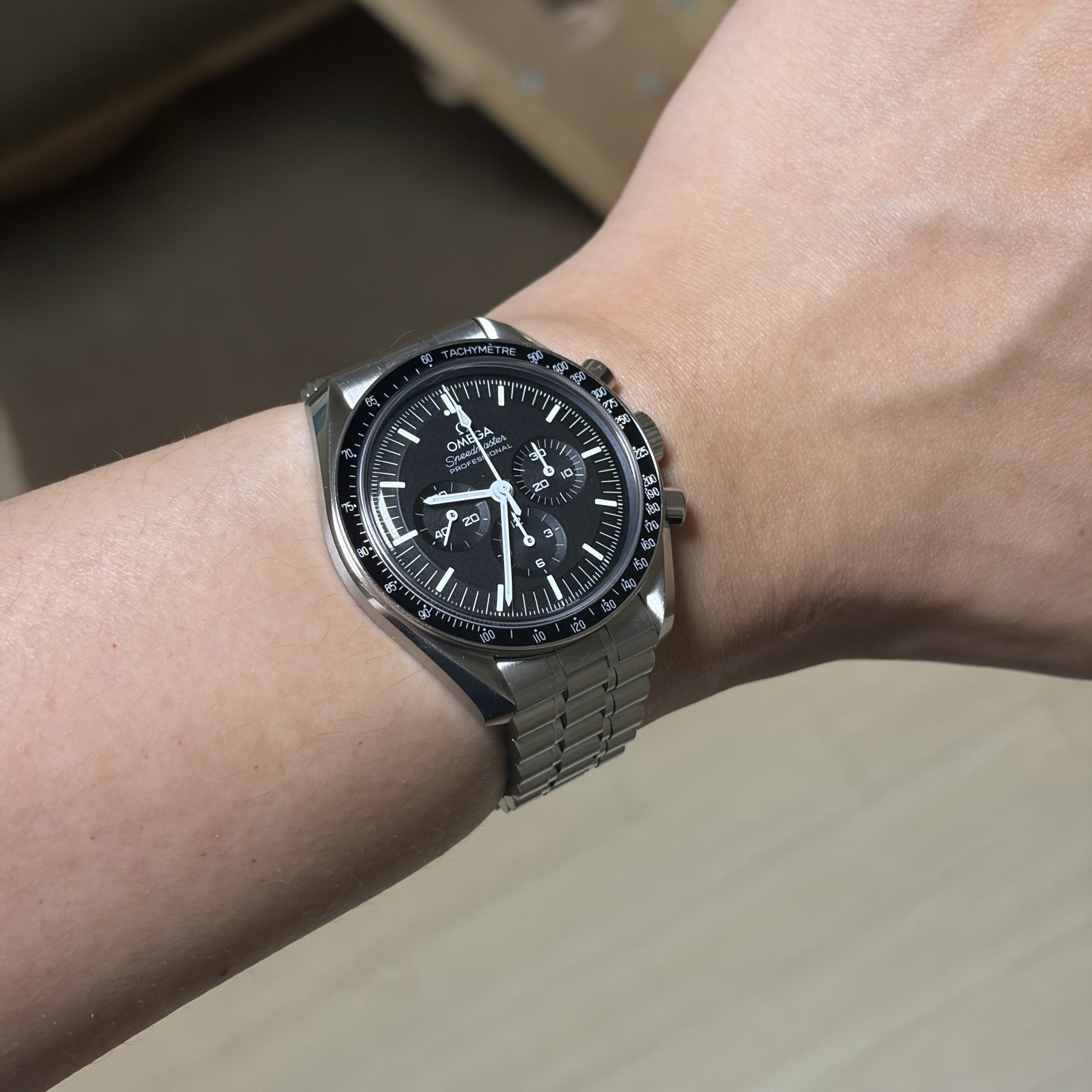 Omega Speedmaster Moonwatch Professional Co Axial Master Chronometer Chronograph Steel Black, Omega Speedmaster Moonwatch Professional Co Axial Master Chronometer Chronograph Steel Black (Transparent Caseback Ver.) 착용 스타일 - 3