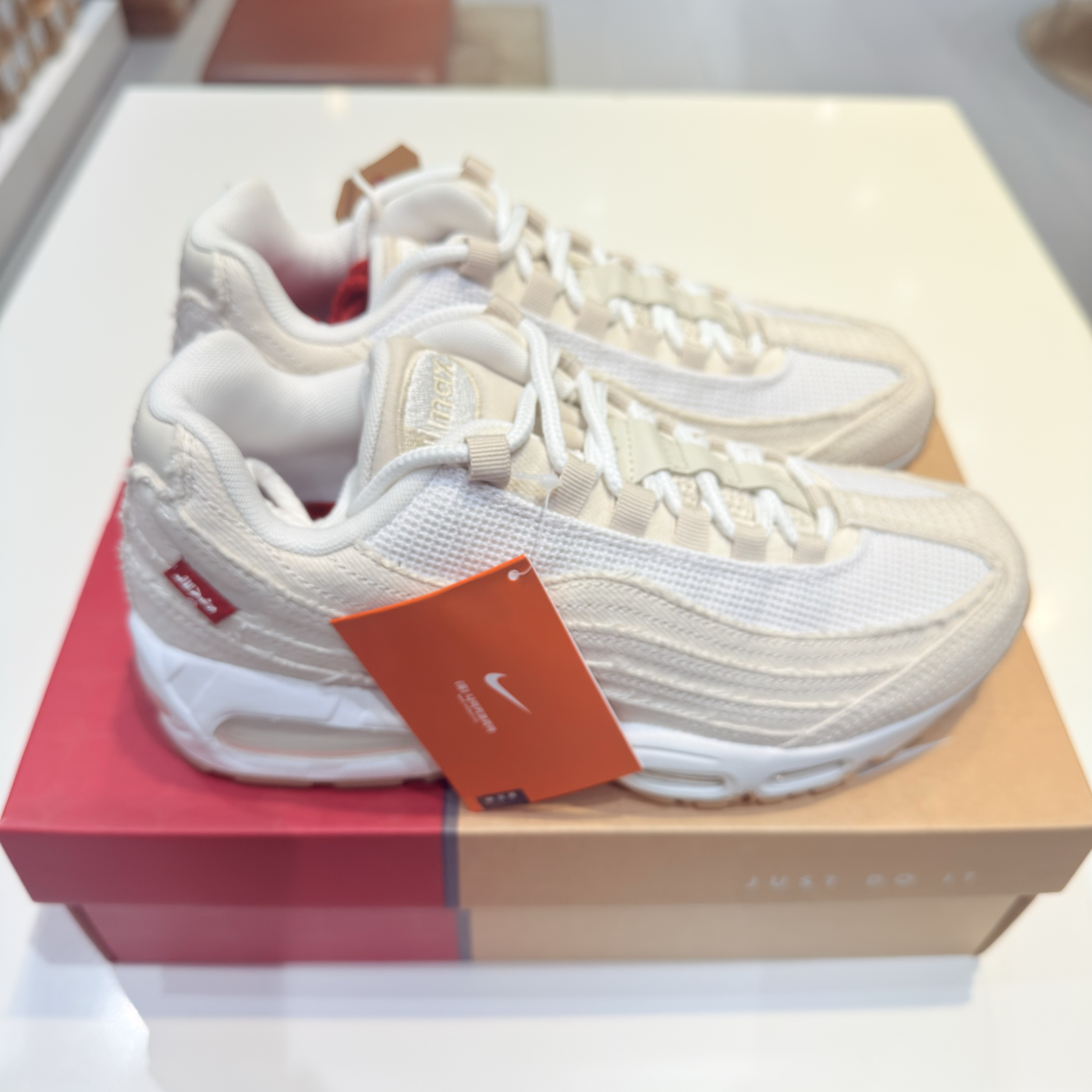 Nike x Levi's Air Max 95 White and Ecru 착용 스타일 - 4