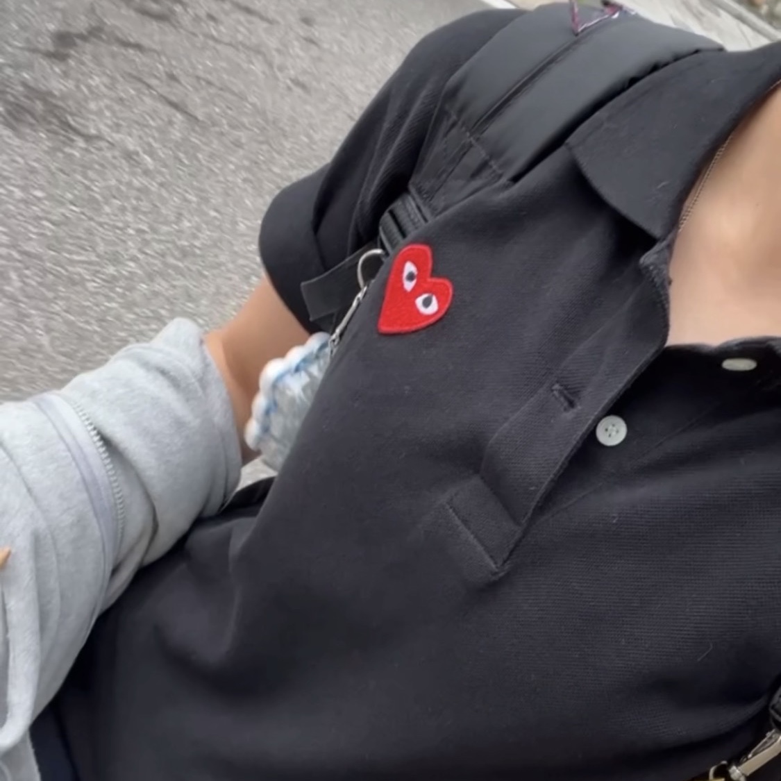 Play Comme des Garcons Red Heart Polo Shirt Black 착용 스타일
