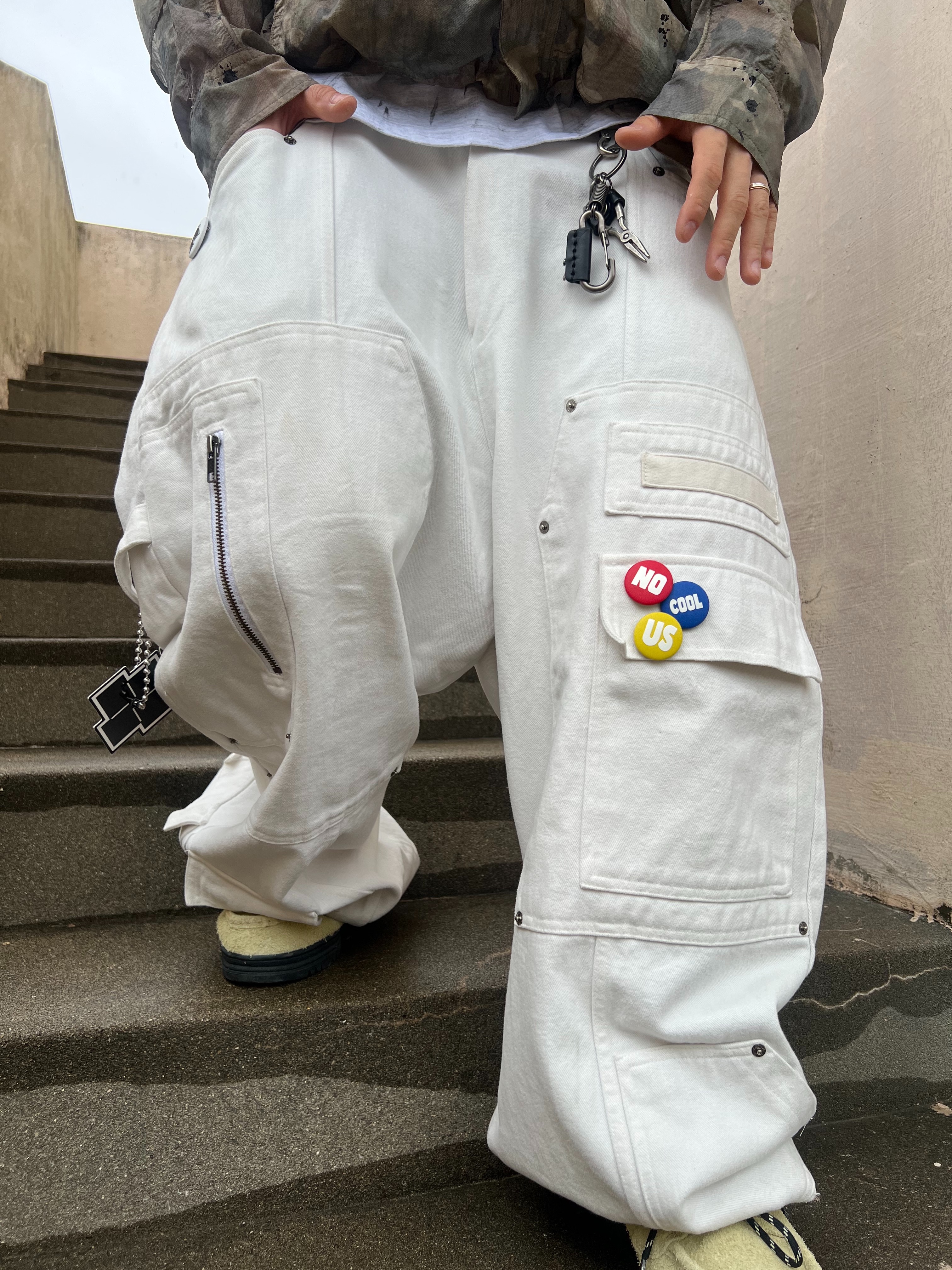 Nos Couleurs x Koin x Llud Rivet Carpenter Pants White, Timberland Heritage Gore-Tex Moc Toe Mid Boots Light Green Suede - Wide 착용 스타일 - 7