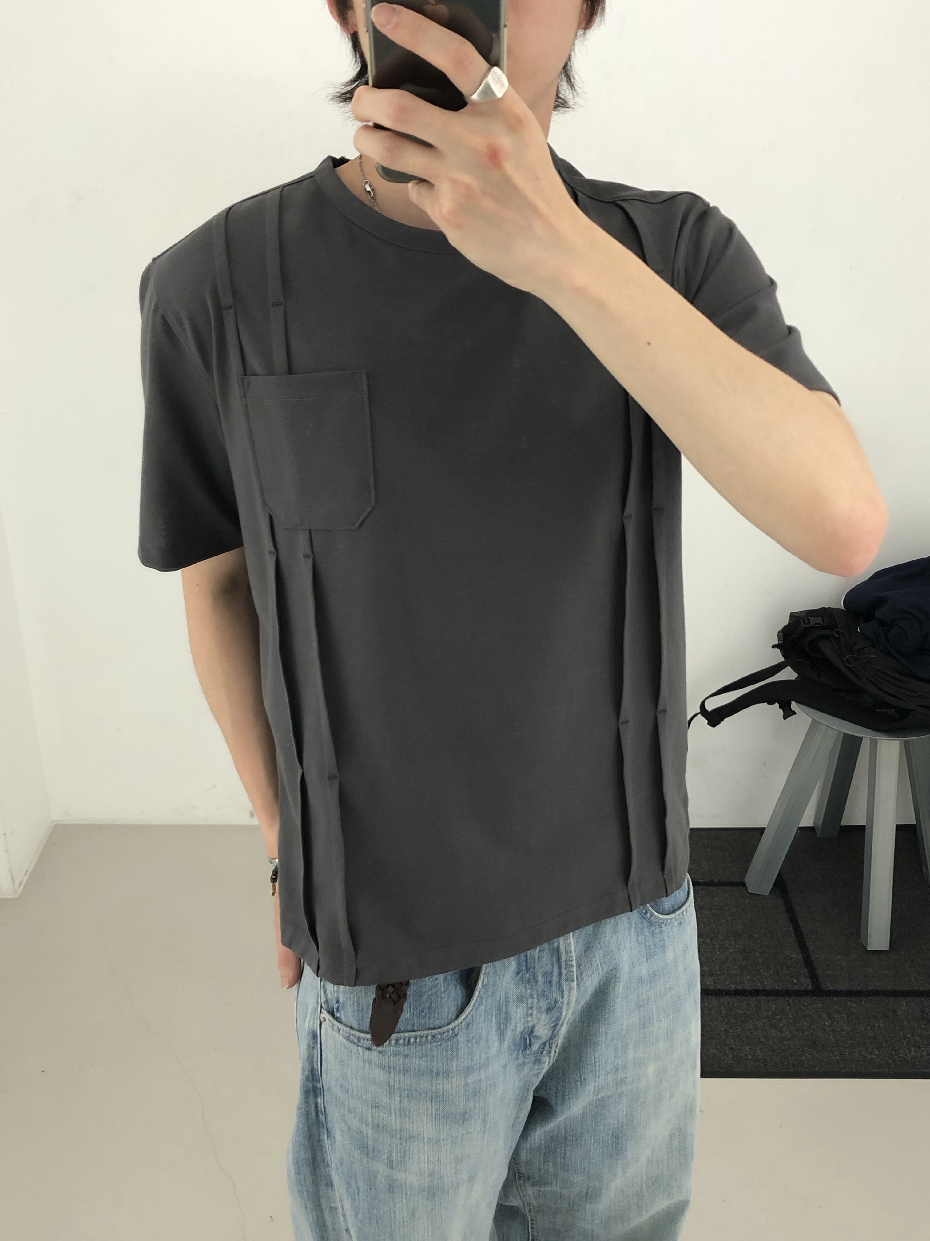 Hatchingroom Type 1 T-Shirt Charcoal, Hatchingroom Regular Selvedge Jeans Slub Light Blue 착용 스타일 - 1