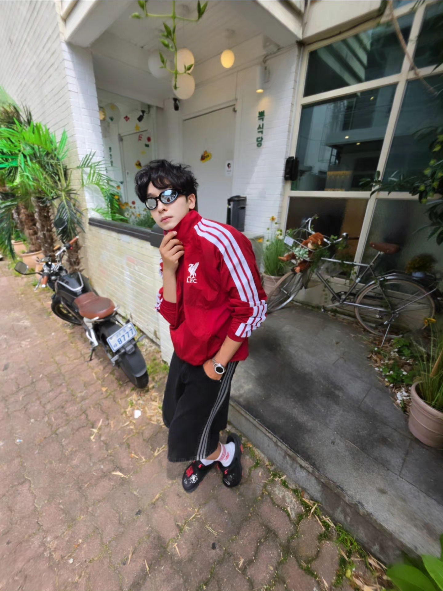 Adidas Liverpool FC Home Anthem Jacket Active Maroon - KR Sizing (Non Marking Ver.), Adidas Liverpool FC Home Anthem Jacket Active Maroon - US Sizing (Non Marking Ver.) 착용 스타일 - 4