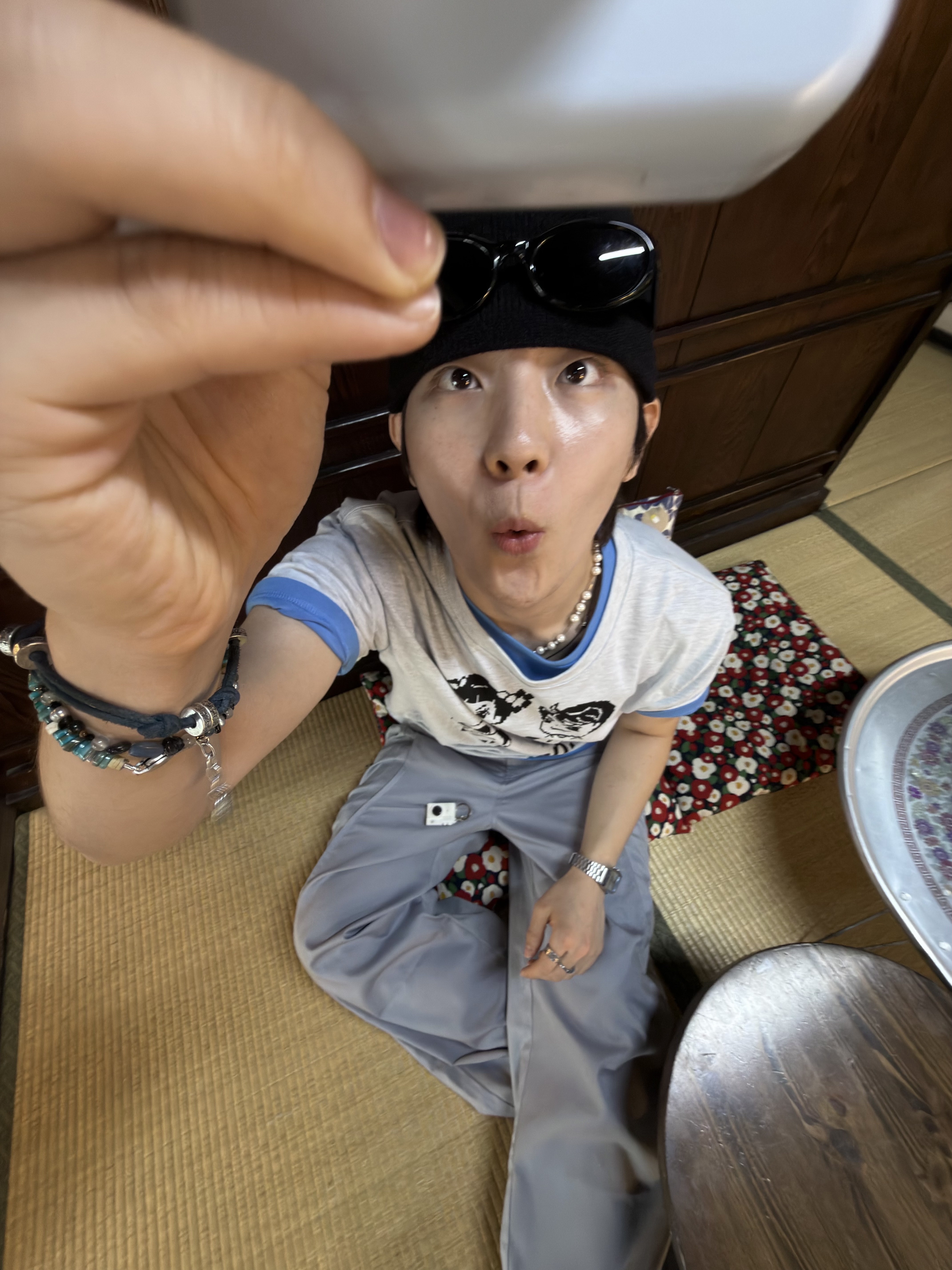 Nike Zoom Vomero Roam Metallic Pewter Cool Grey, TOWTOW.ARCHIVE Pi-Pi Tide Bracelet Blue 착용 스타일 - 3