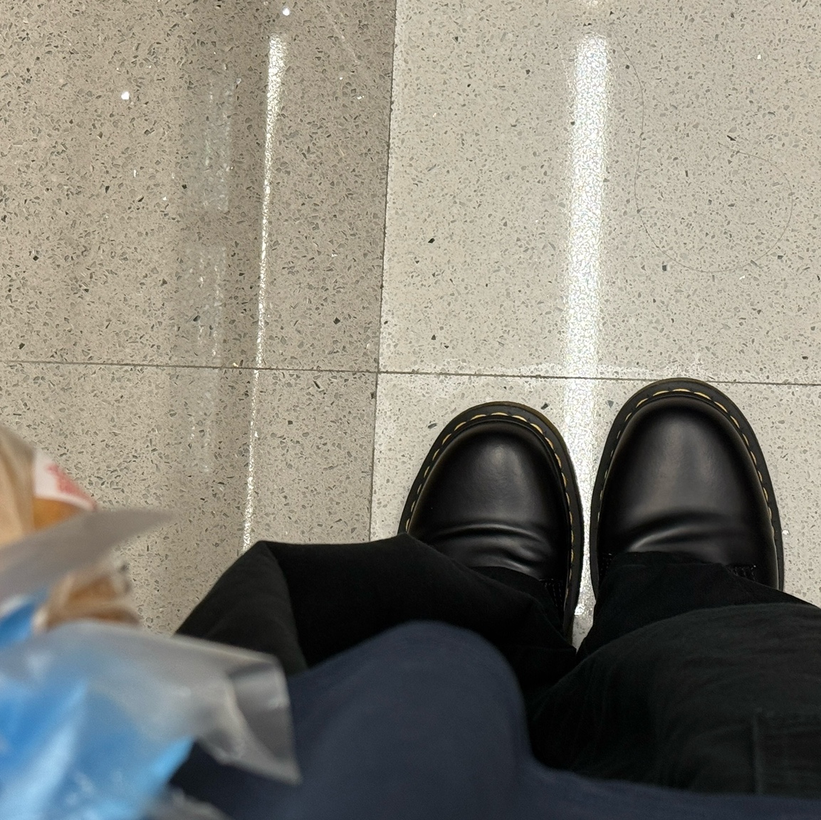 Dr. Martens 1461 Smooth Black 착용 스타일 - 2