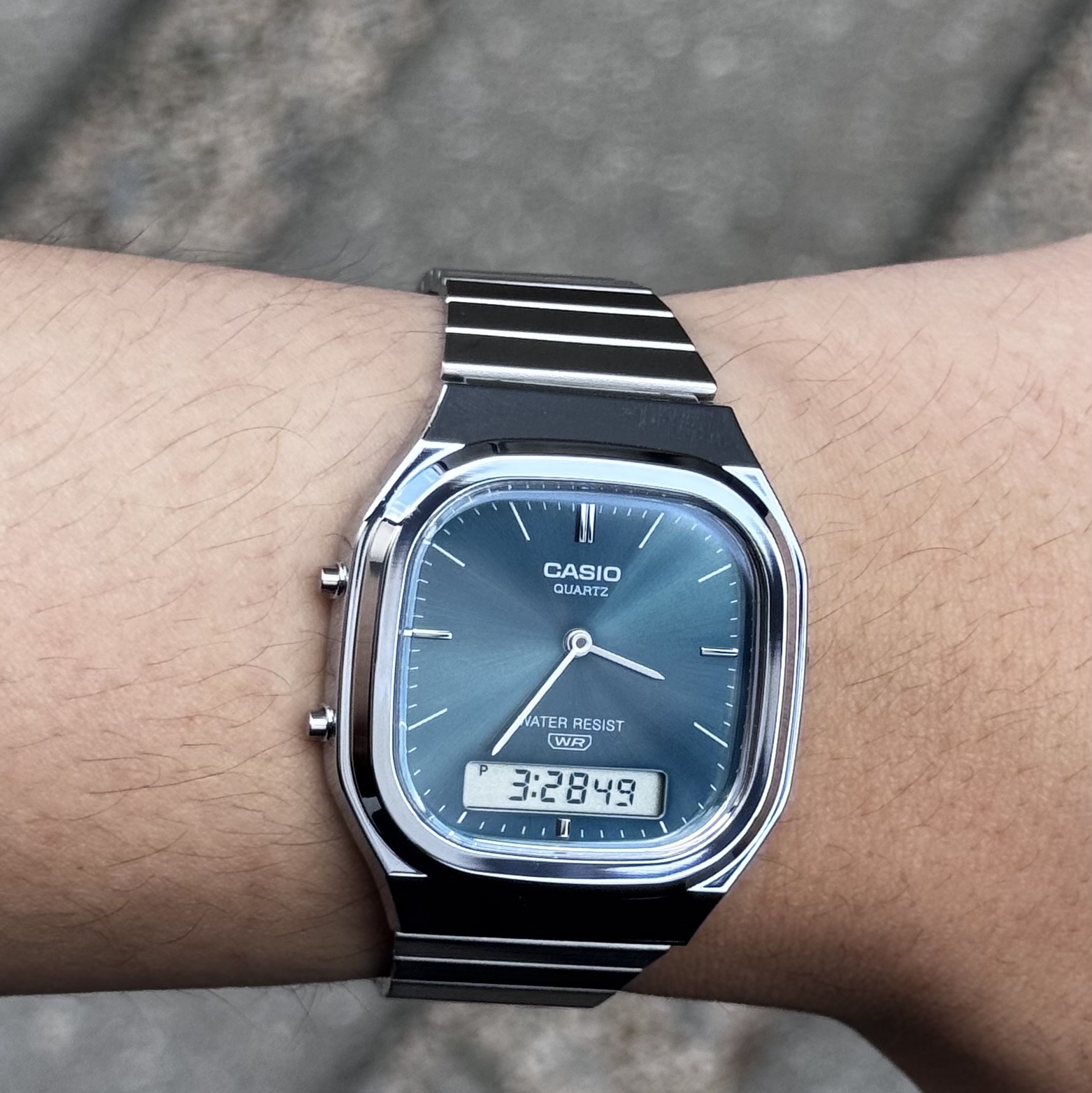 Casio AQ-240E-3A 착용 스타일