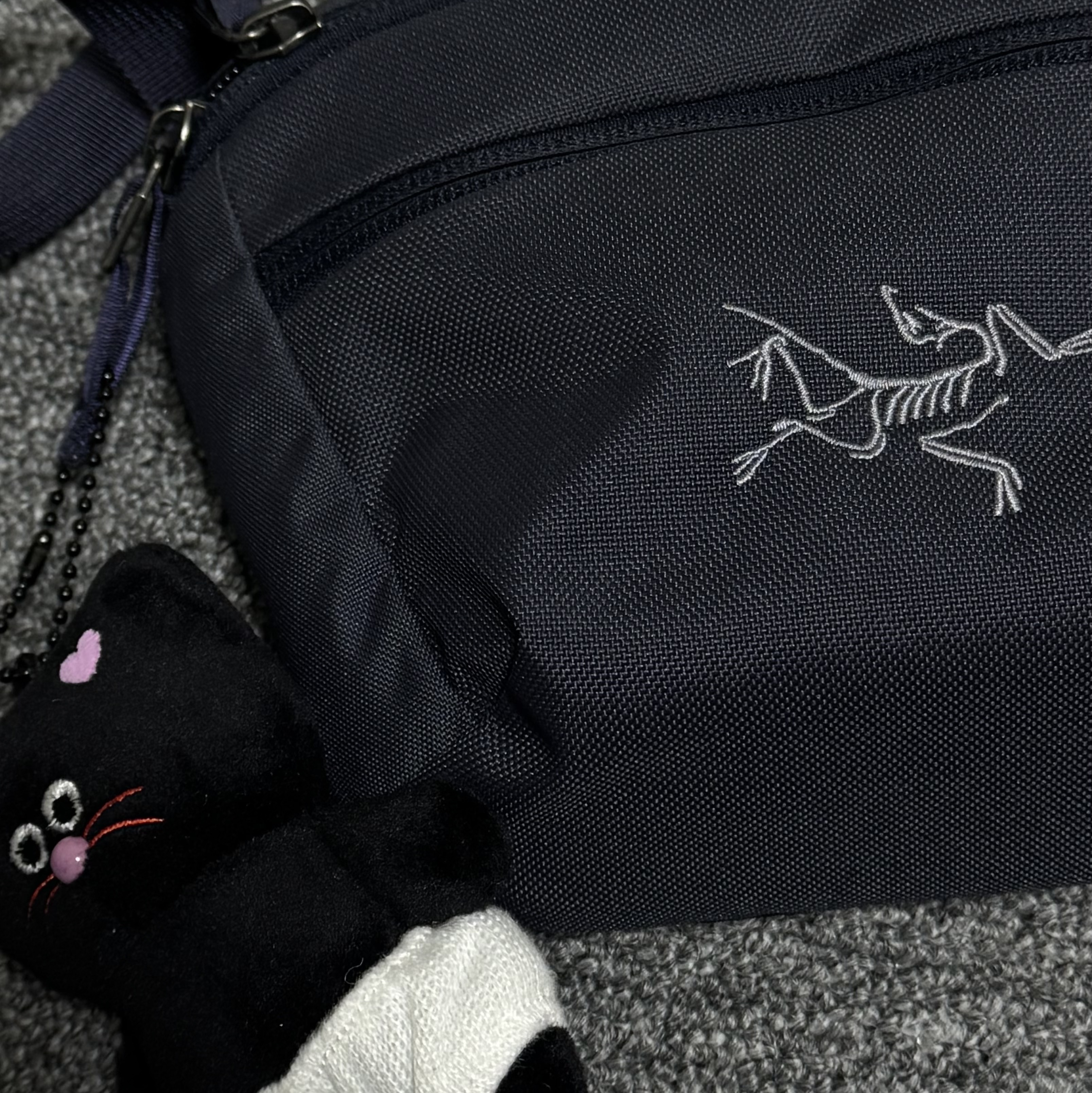 Arc'teryx Mantis 2 Waistpack Black Sapphire 착용 스타일