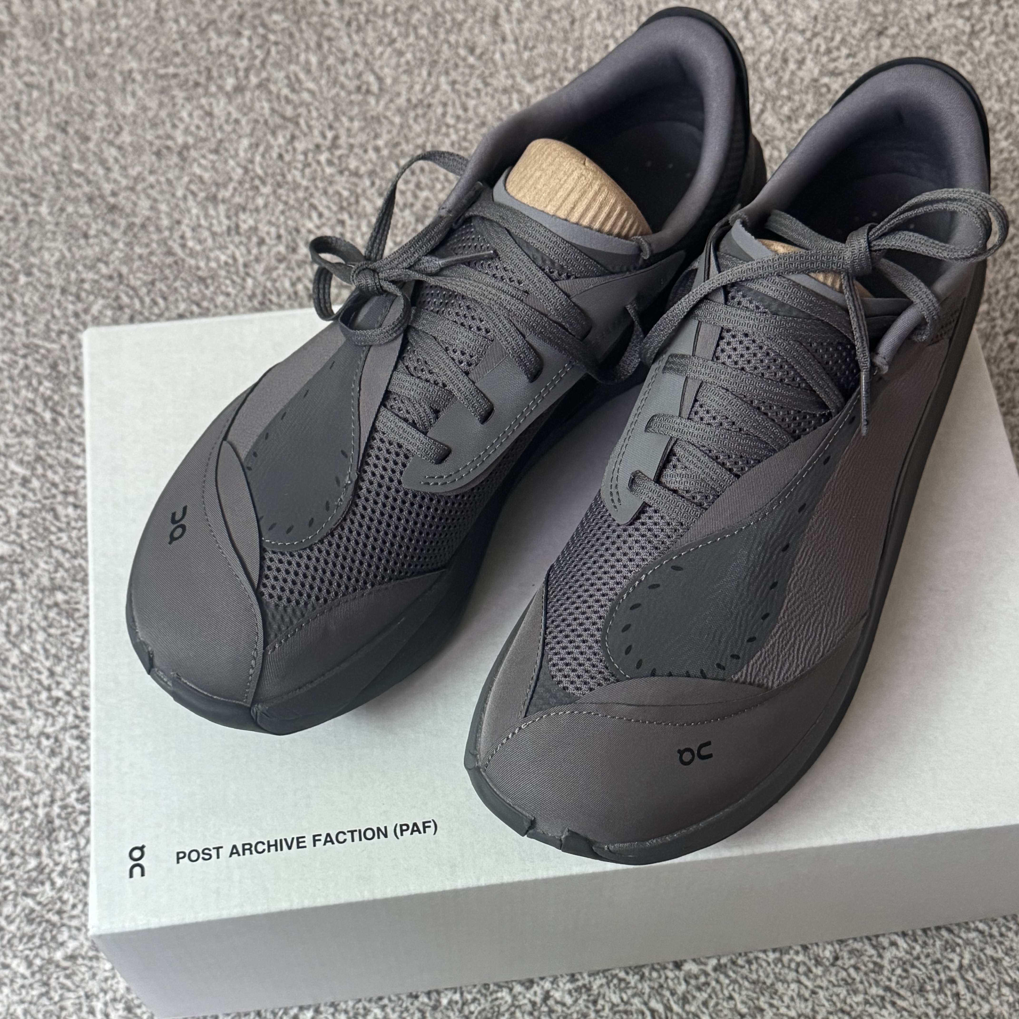 On Running x Post Archive Faction (Paf) Cloudboom Volt Ember Pebble 착용 스타일