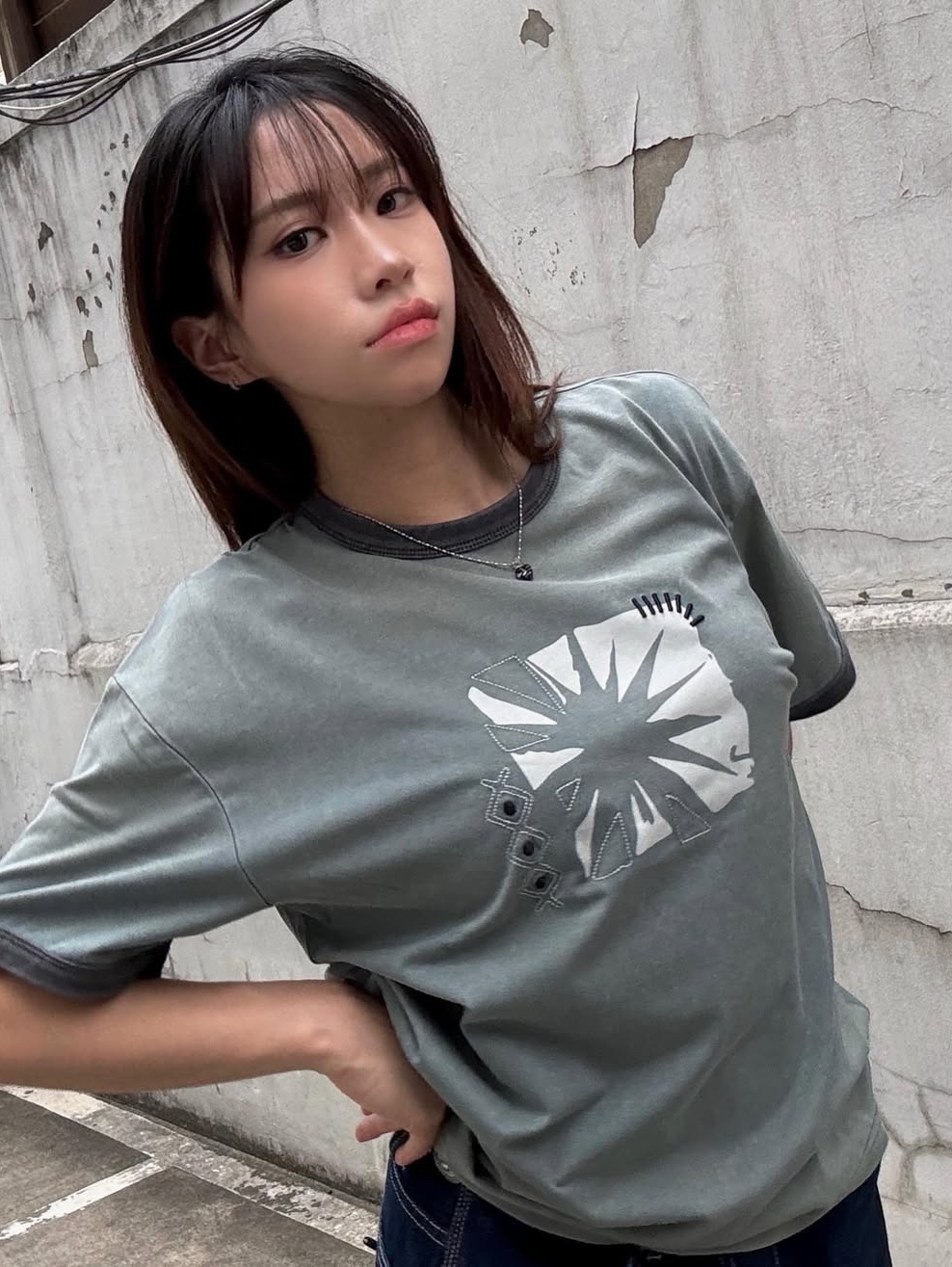 MAINBOOTH Sun Trace T-shirt TEAL Green 착용 스타일 - 2