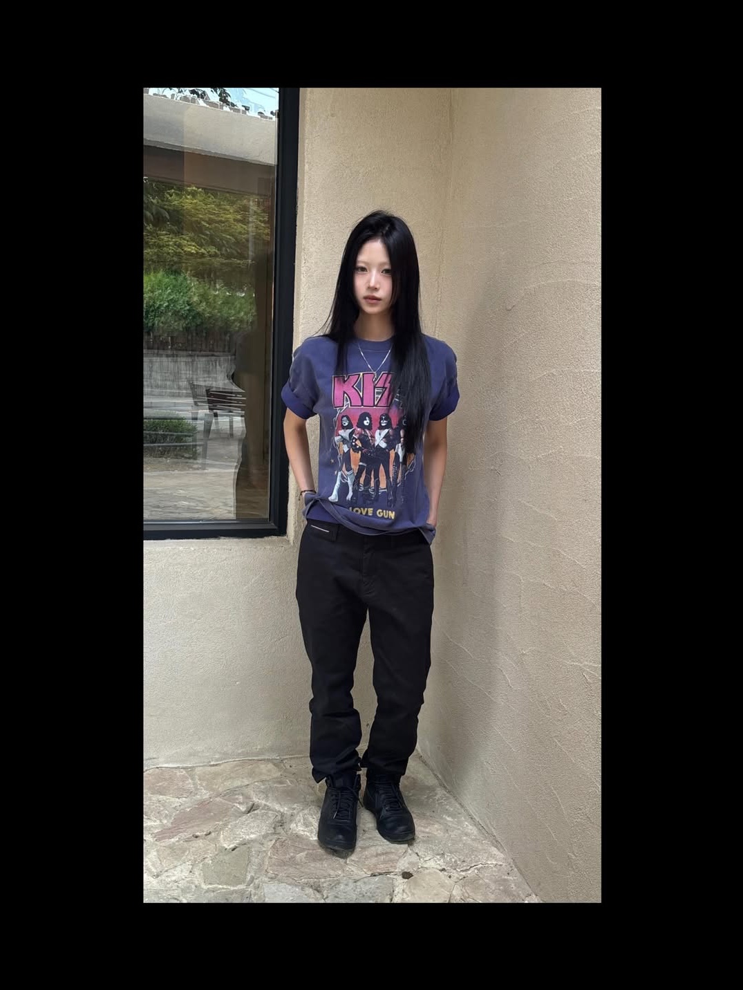 MAINBOOTH X KISS Love Gun T-shirt Deep Purple 착용 스타일 - 4