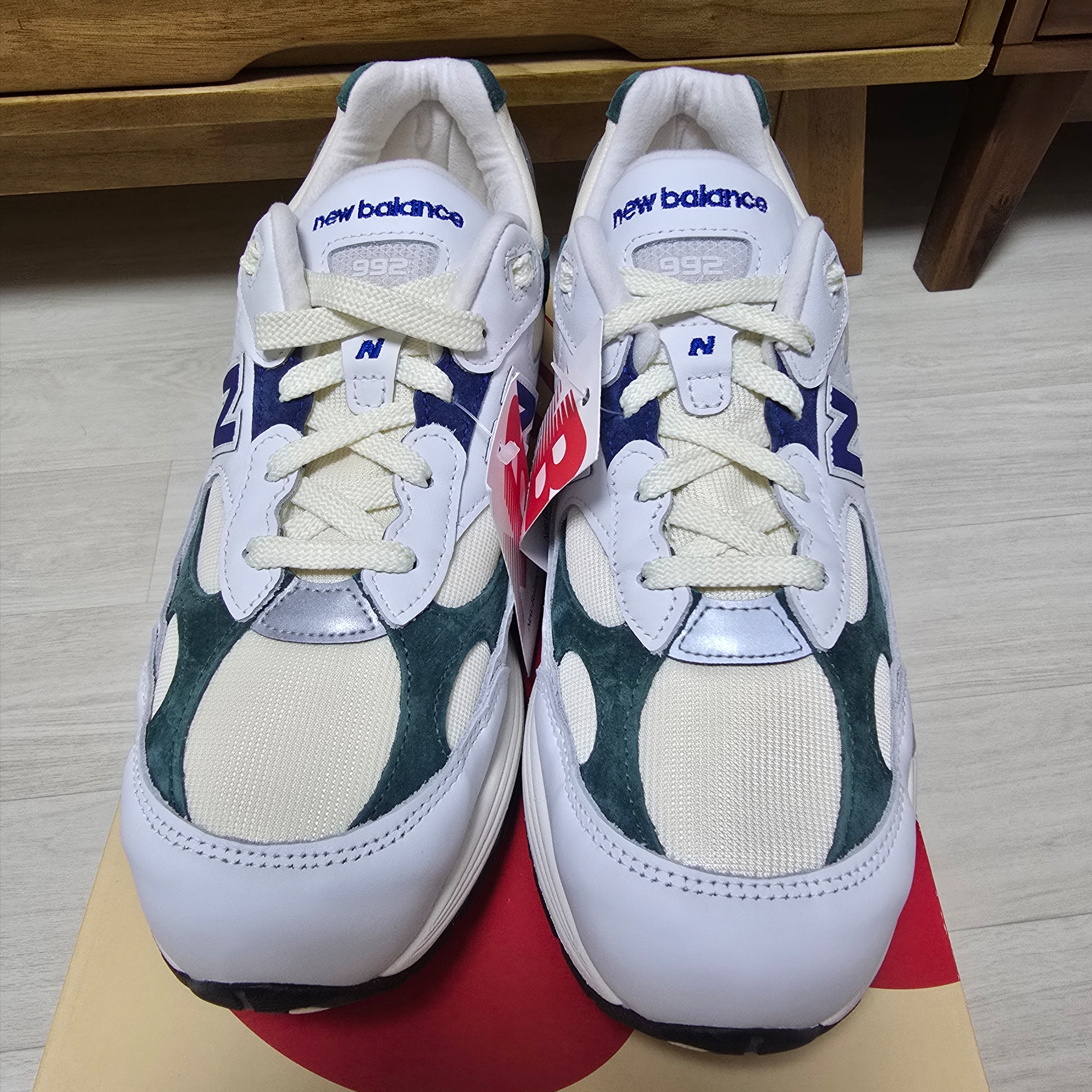 New Balance 992 Made in USA Marsh Green 착용 스타일 - 1
