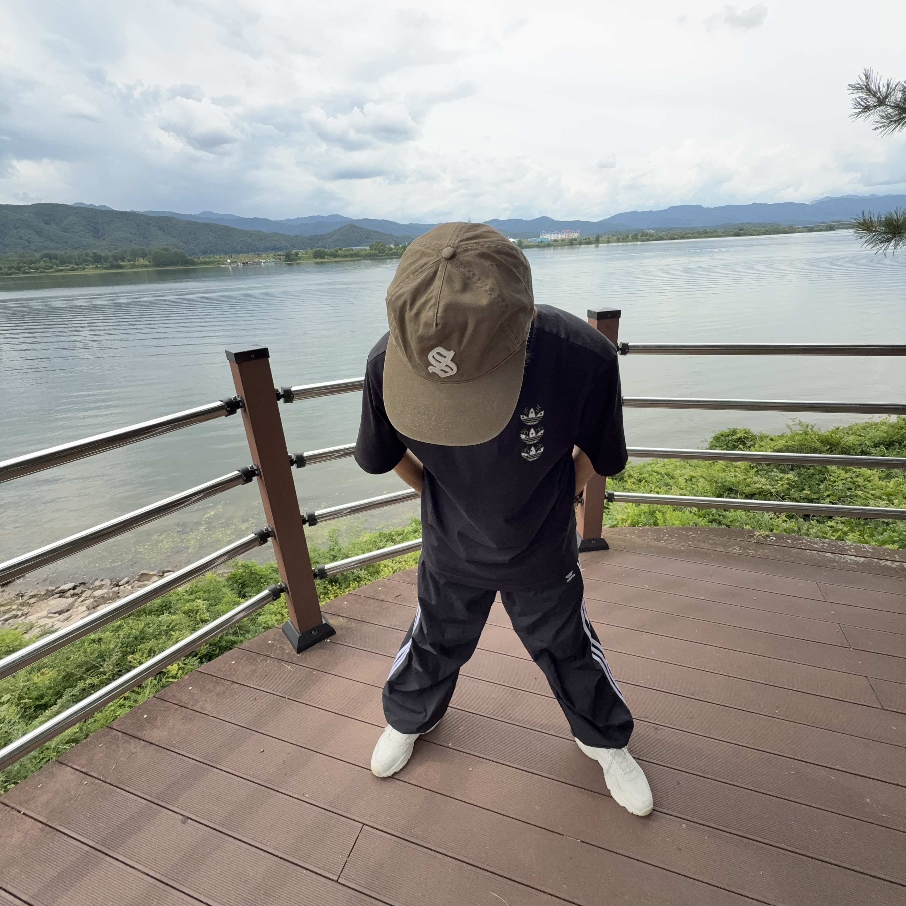 Sunday Ceremony Old English Applique Logo Cap - Light Brown, Diesel Wired Earbuds Silver (Korean Ver.) 착용 스타일 - 1