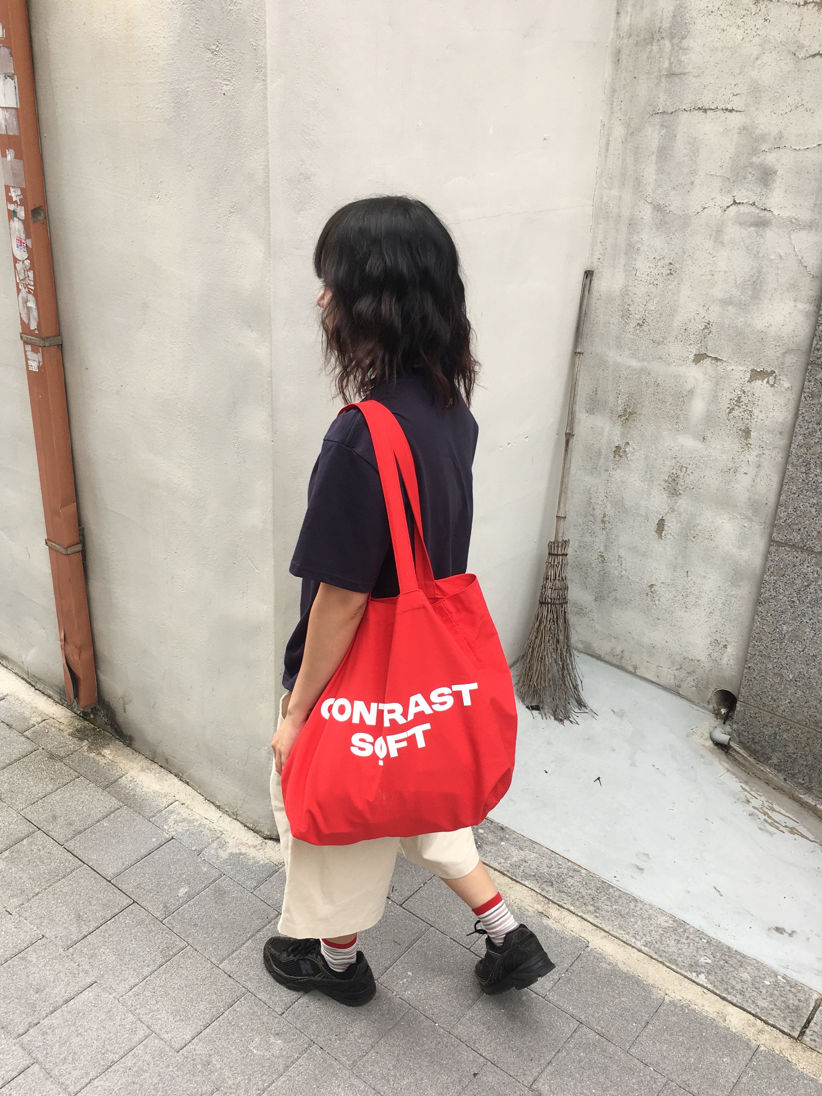 noun Easeful Tote Bag Red 착용 스타일 - 2