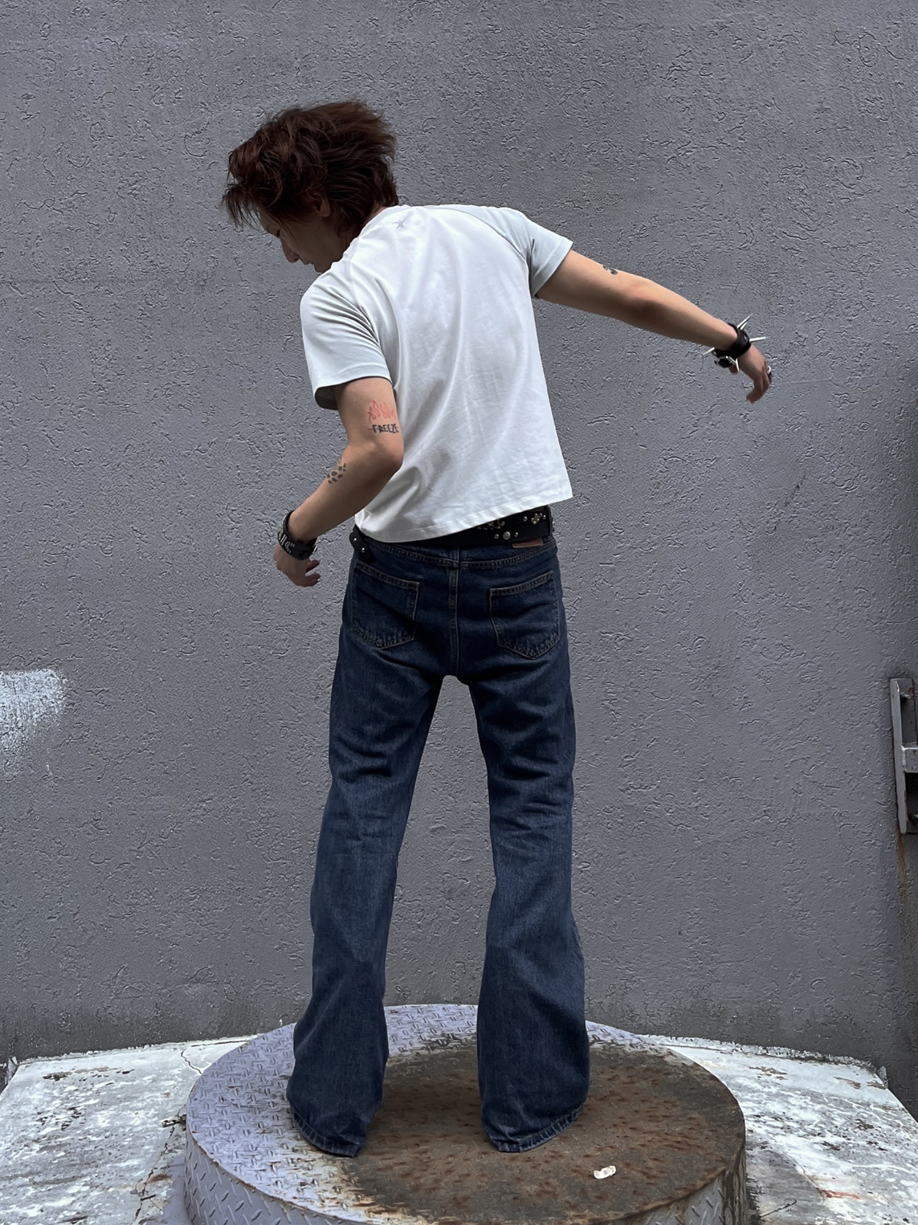 HAiiLO Signed Raglan Paper Grey 착용 스타일 - 4