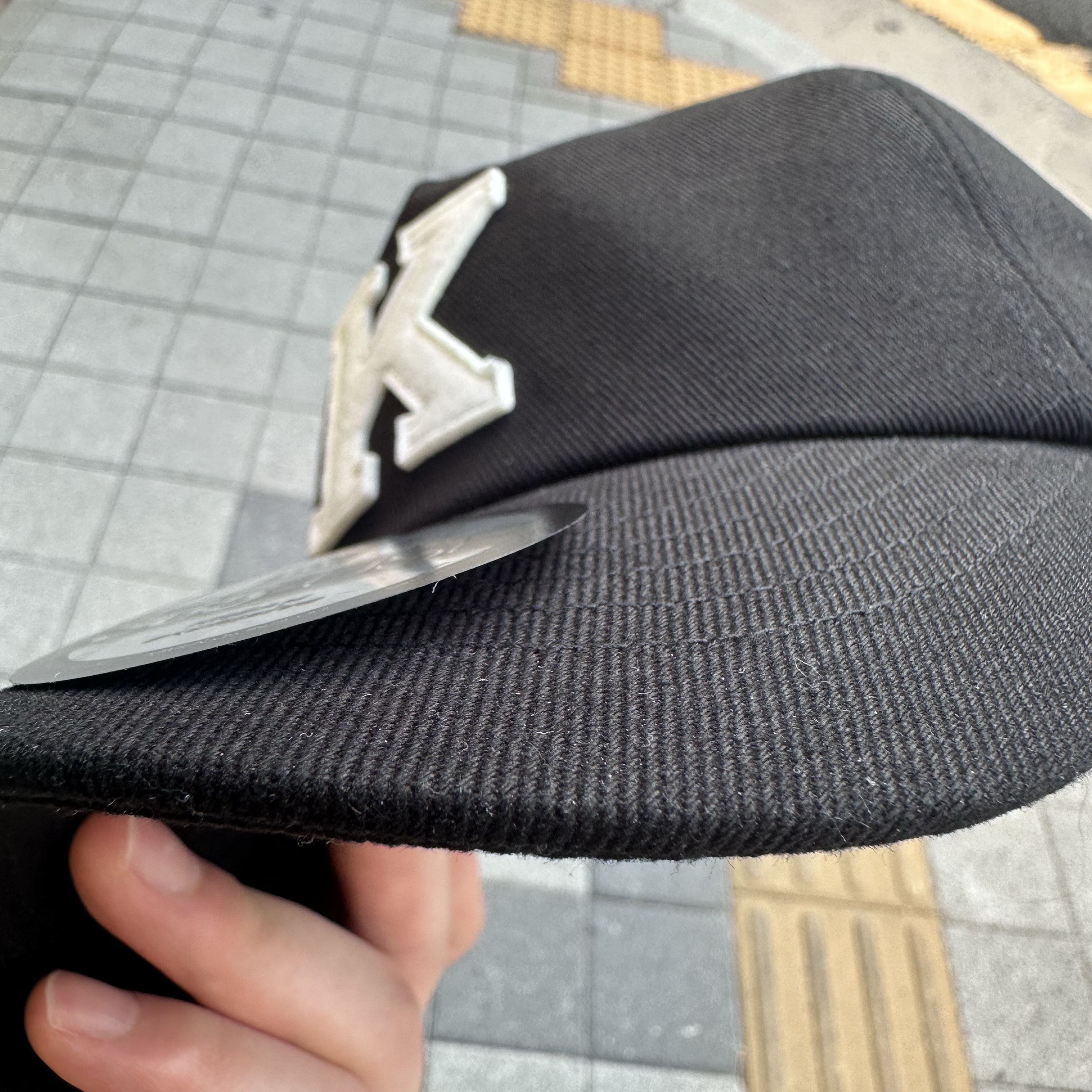 [KREAM 단독] Kamien x KOIN SEOUL K Logo Ball Cap Black 착용 스타일