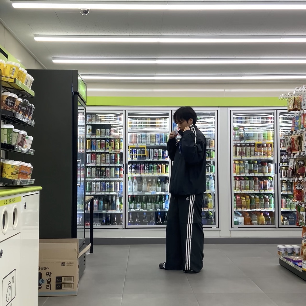 (W) Adidas Adilenium Season 2 Oversized Zip Track Top Gender Neutral Black - KR Sizing, (W) Adidas Adilenium Season 2 Oversized Zip Off Track Pants Gender Neutral Black - KR Sizing 착용 스타일