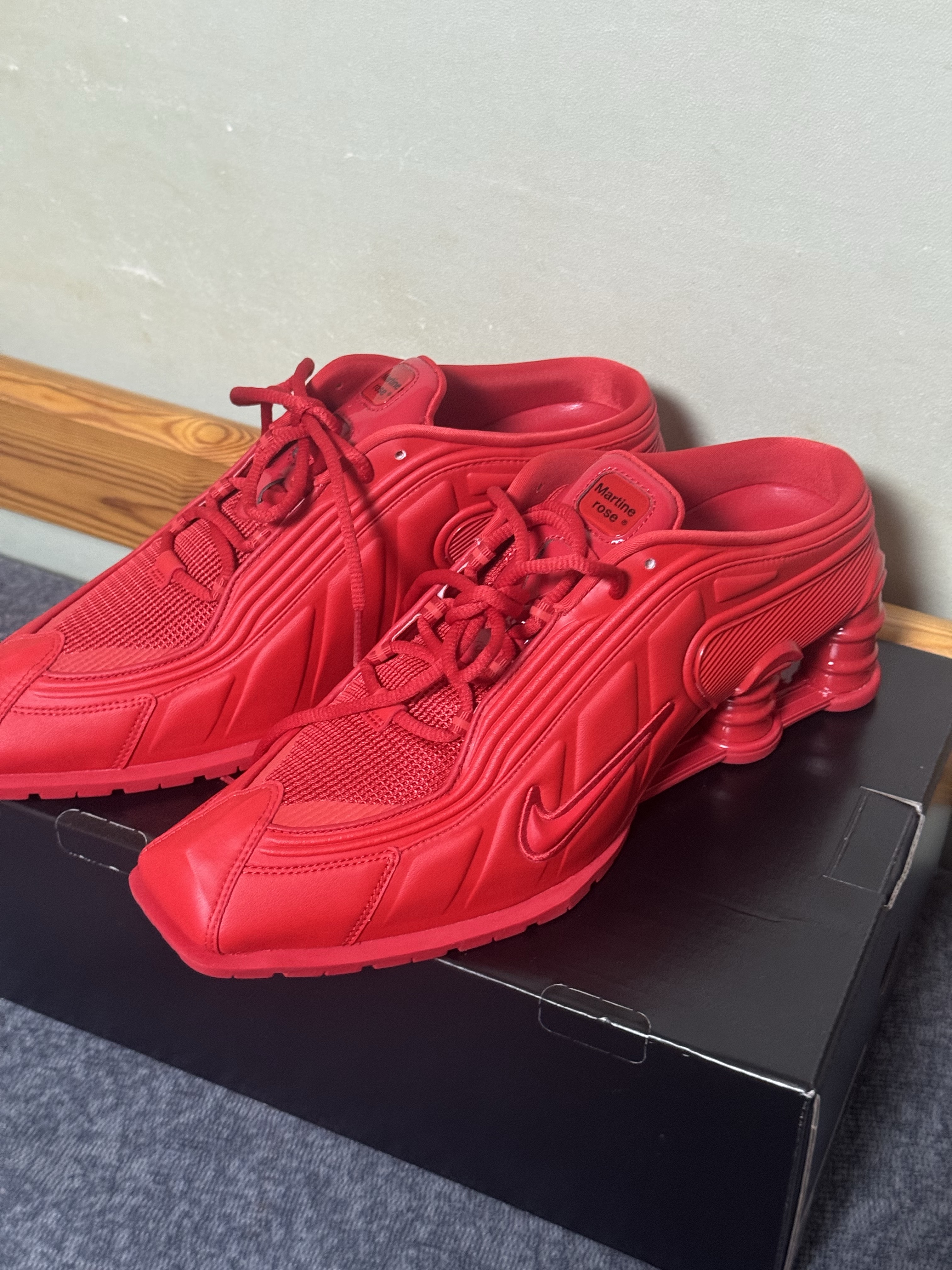 Nike x Martine Rose Shox MR4 Fire Red Black, Nike x Martine Rose Shox MR4 Black 착용 스타일
