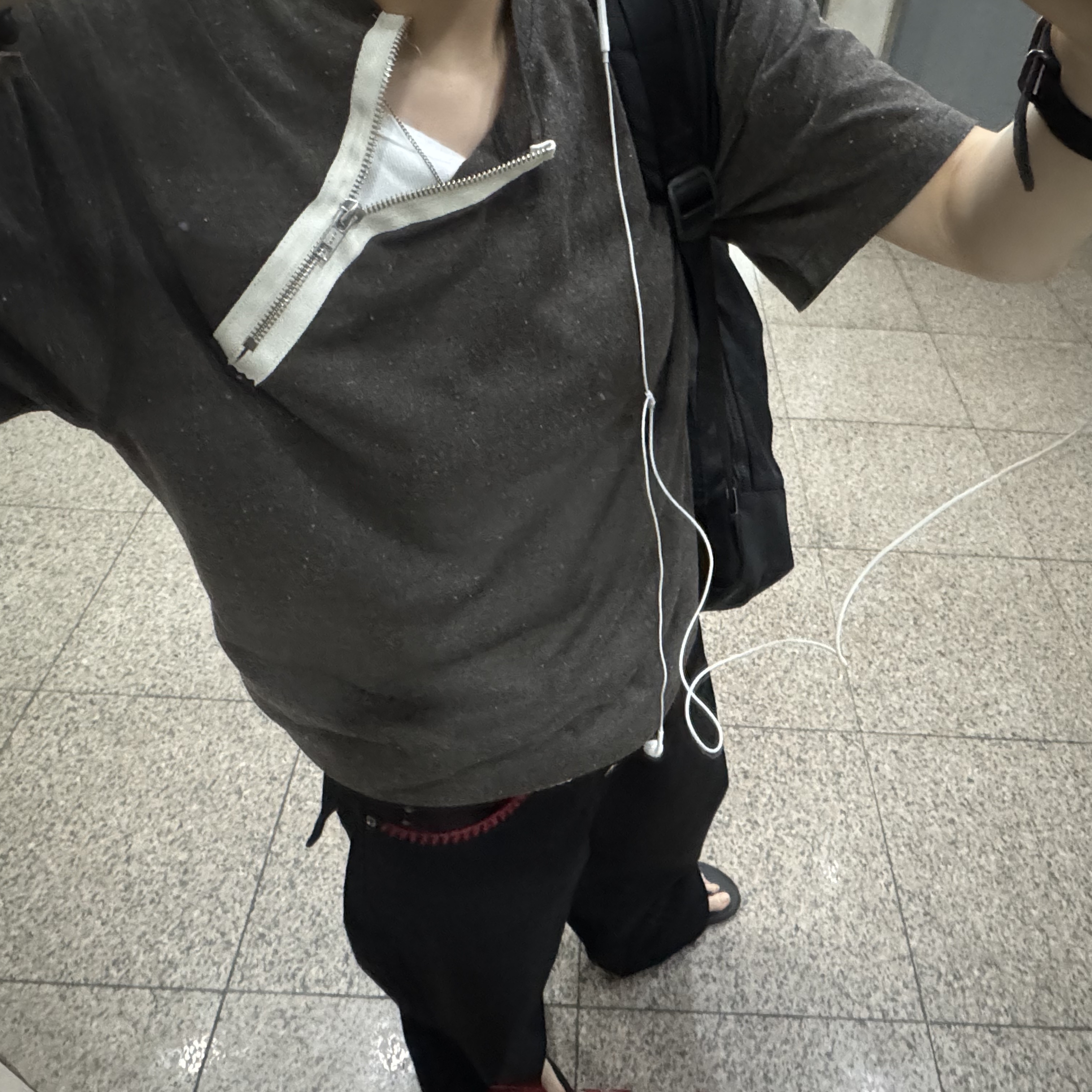 Oofos OOriginal Black 착용 스타일