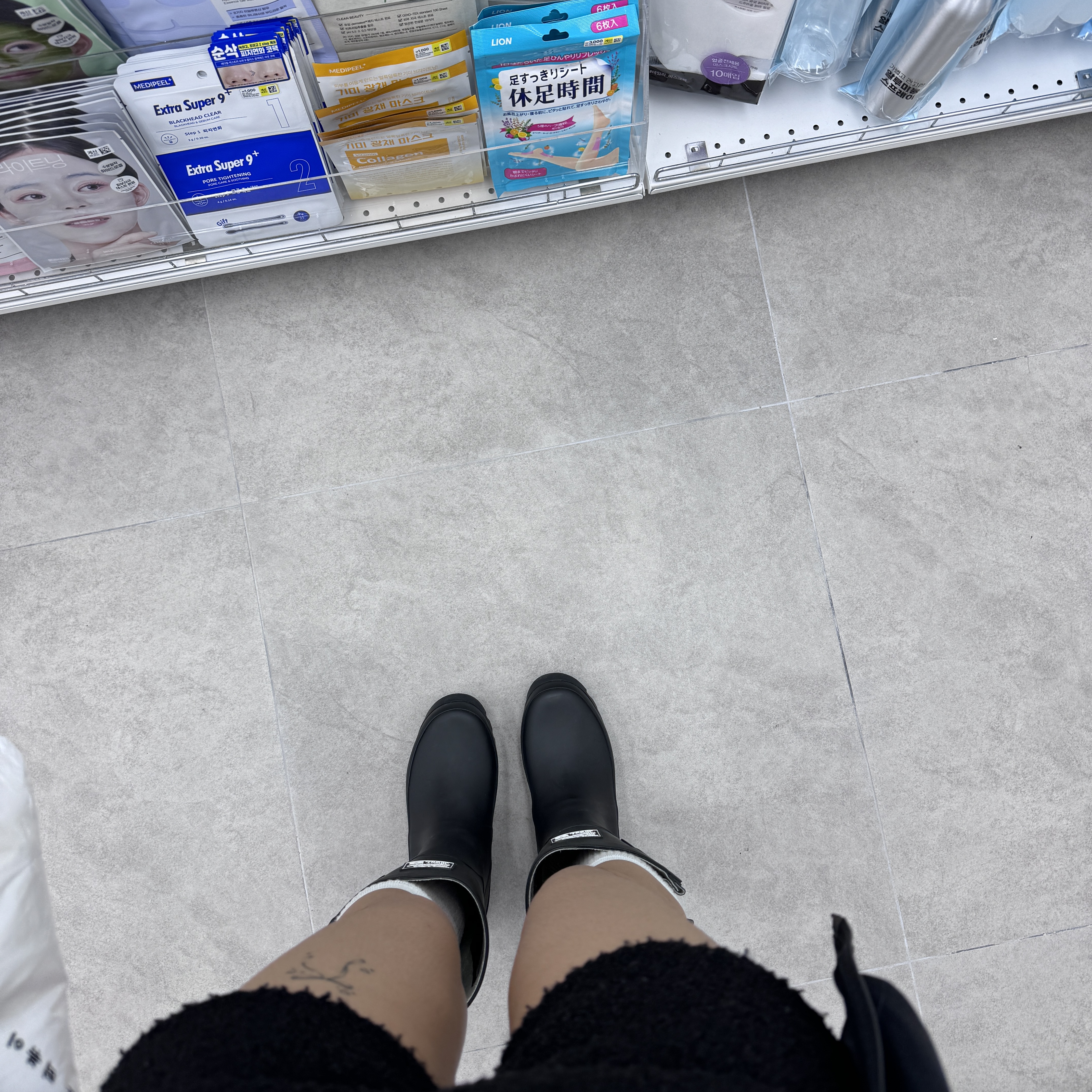 (W) Rockfishweatherwear Original Short Rain Boots Black 착용 스타일 - 2