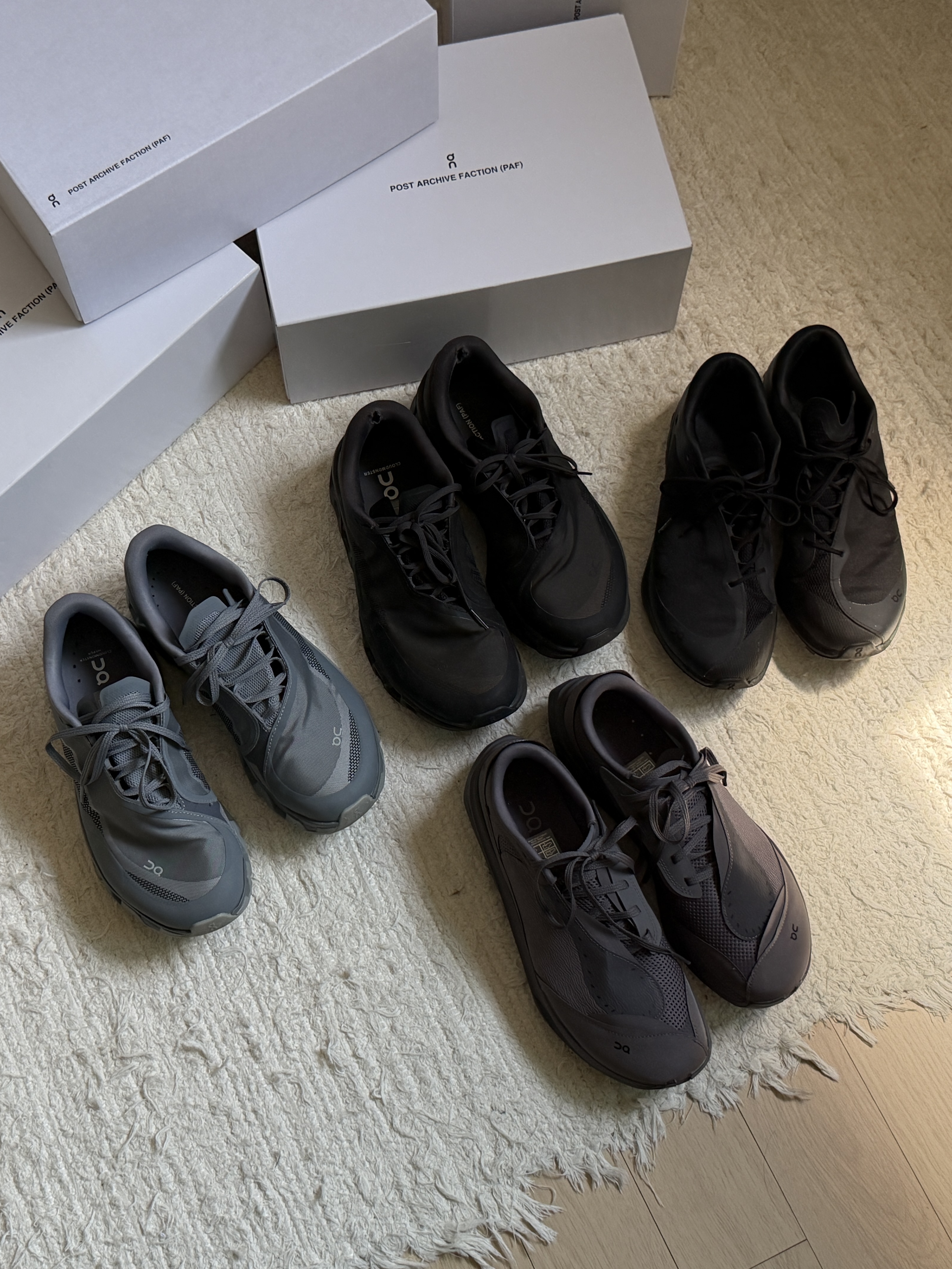 On Running x Post Archive Faction (Paf) Cloudboom Volt Ember Pebble, On Running x Post Archive Faction (Paf) Cloudmonster Hyper Phantom Apollo 착용 스타일
