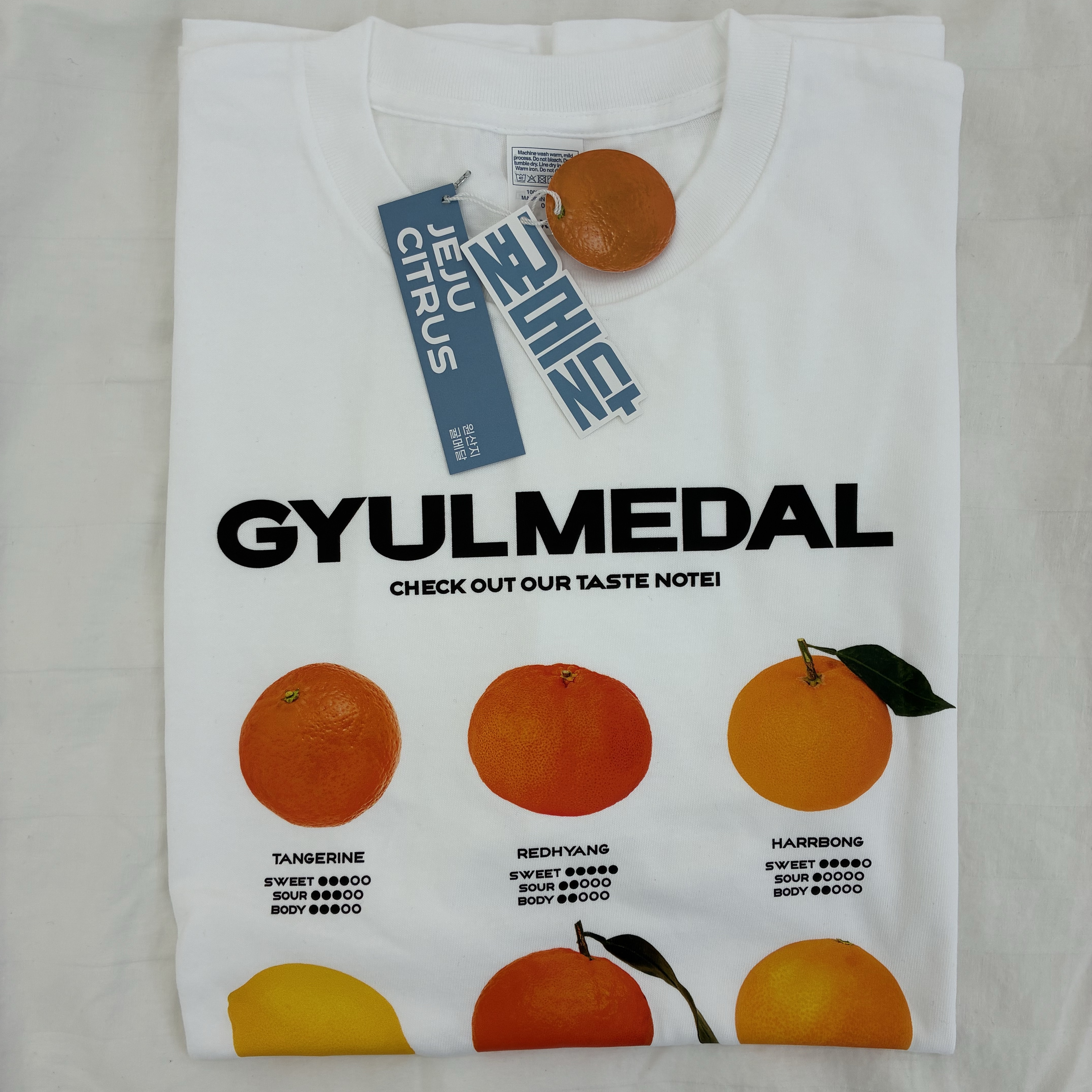 [KREAM 단독] GYULMEDALxUniqlo 25SS Citrus Pallete T-Shirts 착용 스타일 - 1
