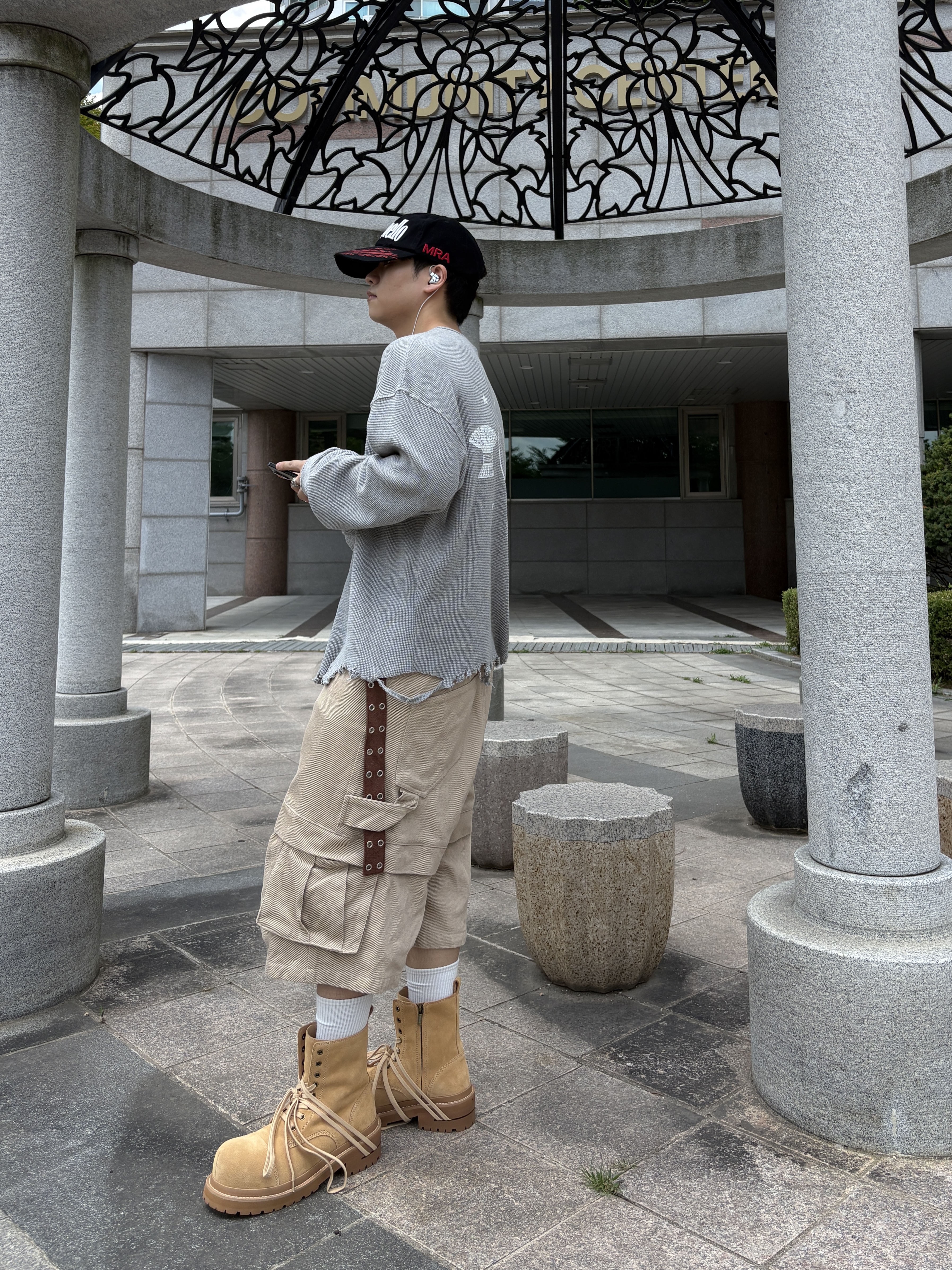 MJD Distressed Waffle Long Sleeve Melange Grey, Kamien Titan Bermuda Pants Beige 착용 스타일 - 3