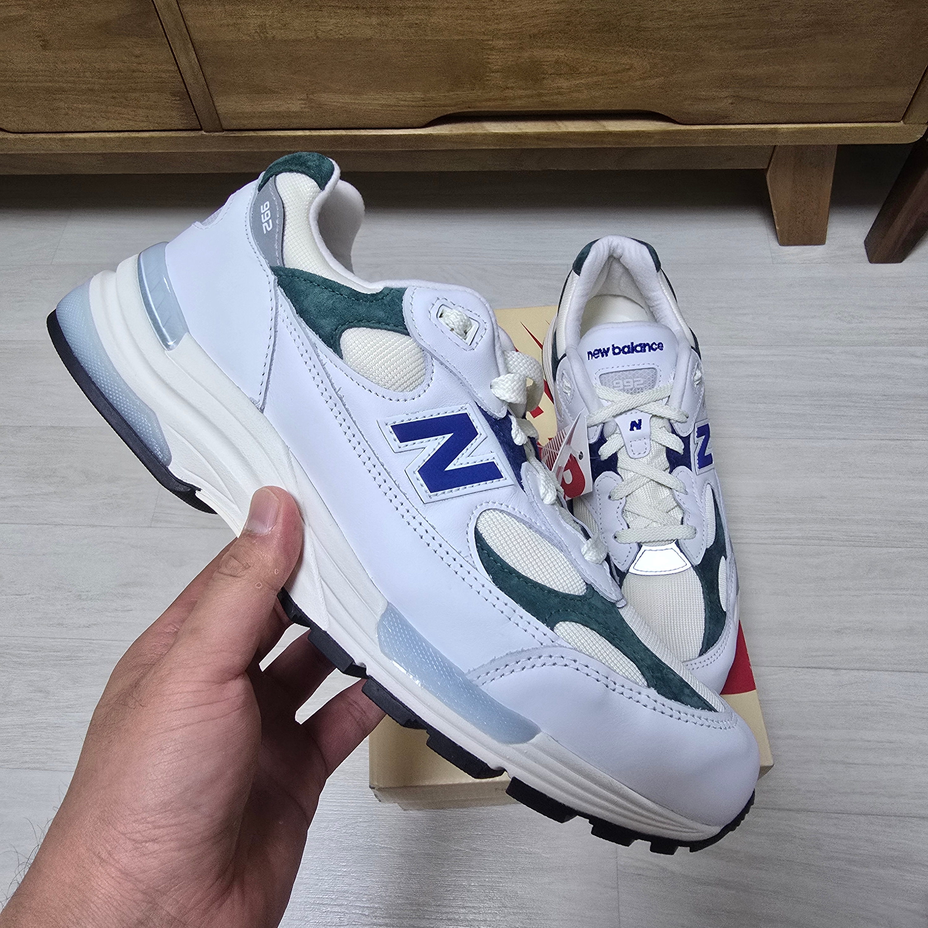 New Balance 992 Made in USA Marsh Green 착용 스타일 - 2