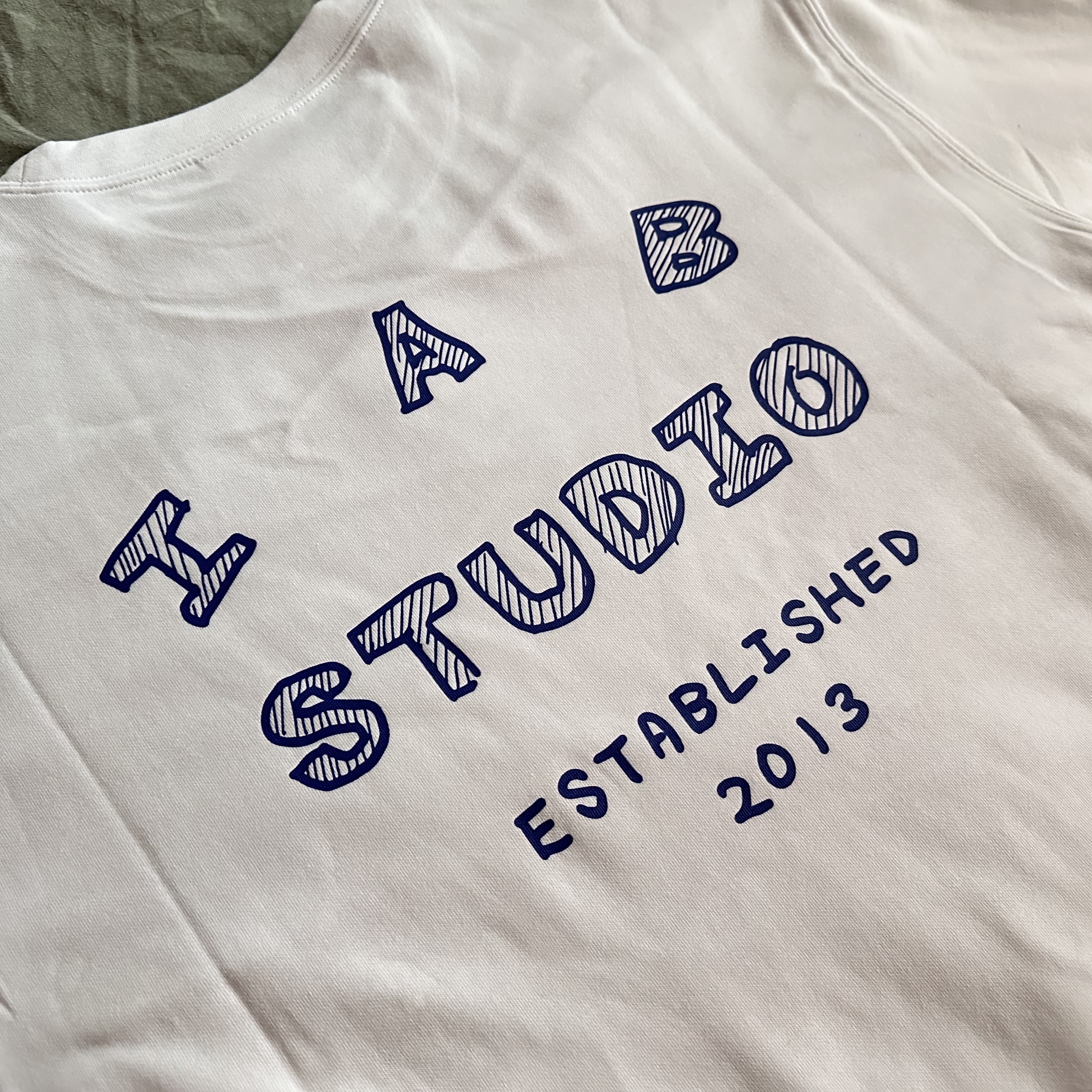 IAB Studio Sketch T-shirt White 착용 스타일 - 1