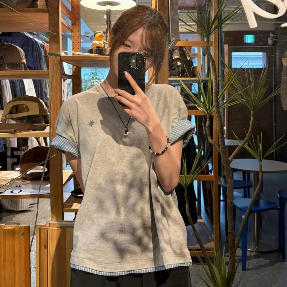 SLOW RECORD HOUSE Layered Check Roll-Up T-Shirt Grey 착용 스타일 - 1