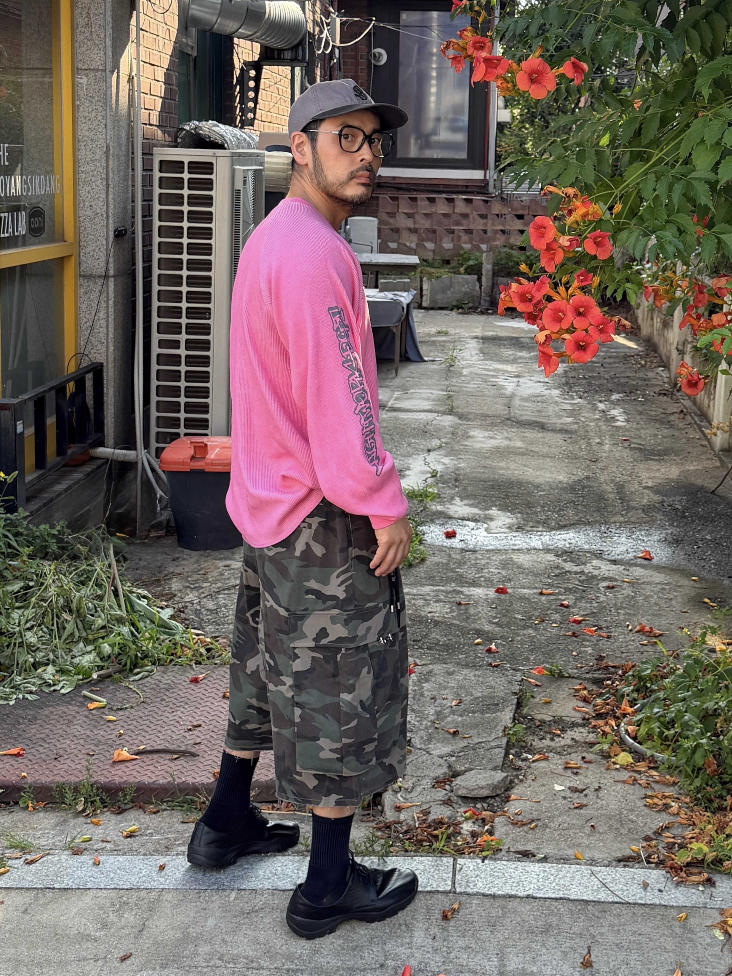 Sunday Ceremony Old English Vintage Logo Cap - Lavender, Sunday Ceremony Old English Vintage Logo Cap - Blue 착용 스타일 - 6