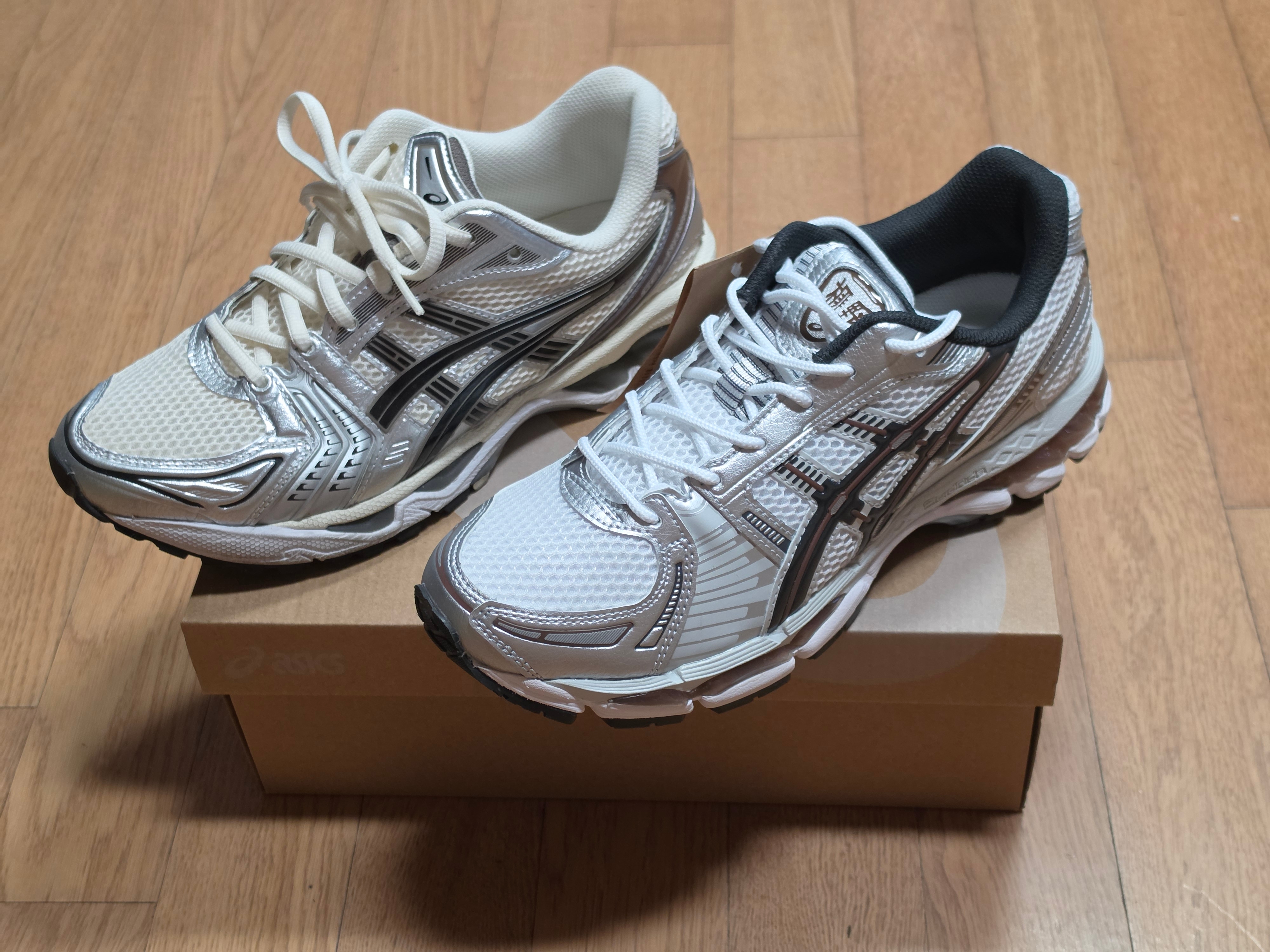 Asics Gel-Kayano 12.1 White Graphite Grey, Asics Gel-Kayano 14 Cream Black 착용 스타일 - 6
