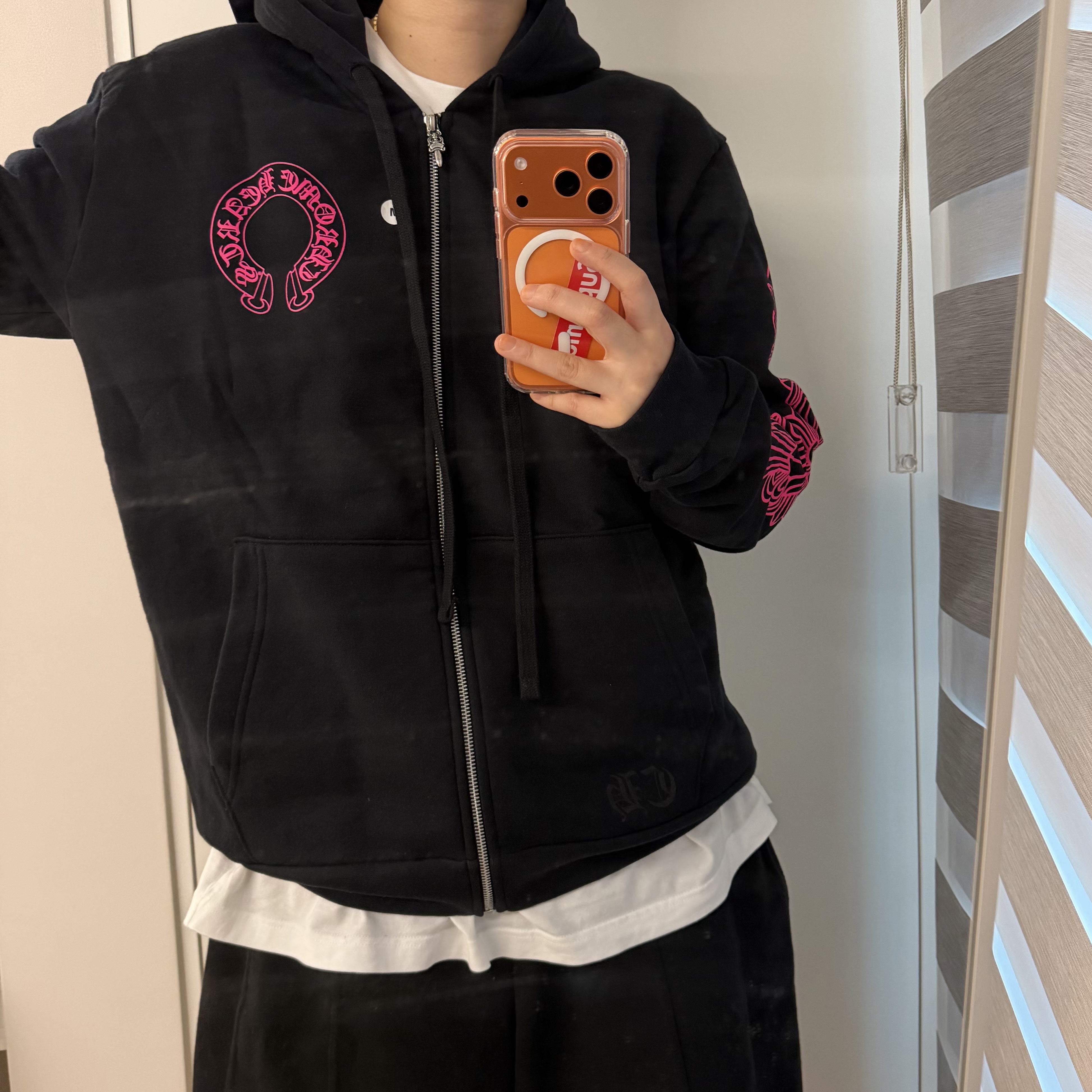 Chrome Hearts Horseshoe Floral Fleece Zip-Up Hoodie Black Pink 착용 스타일