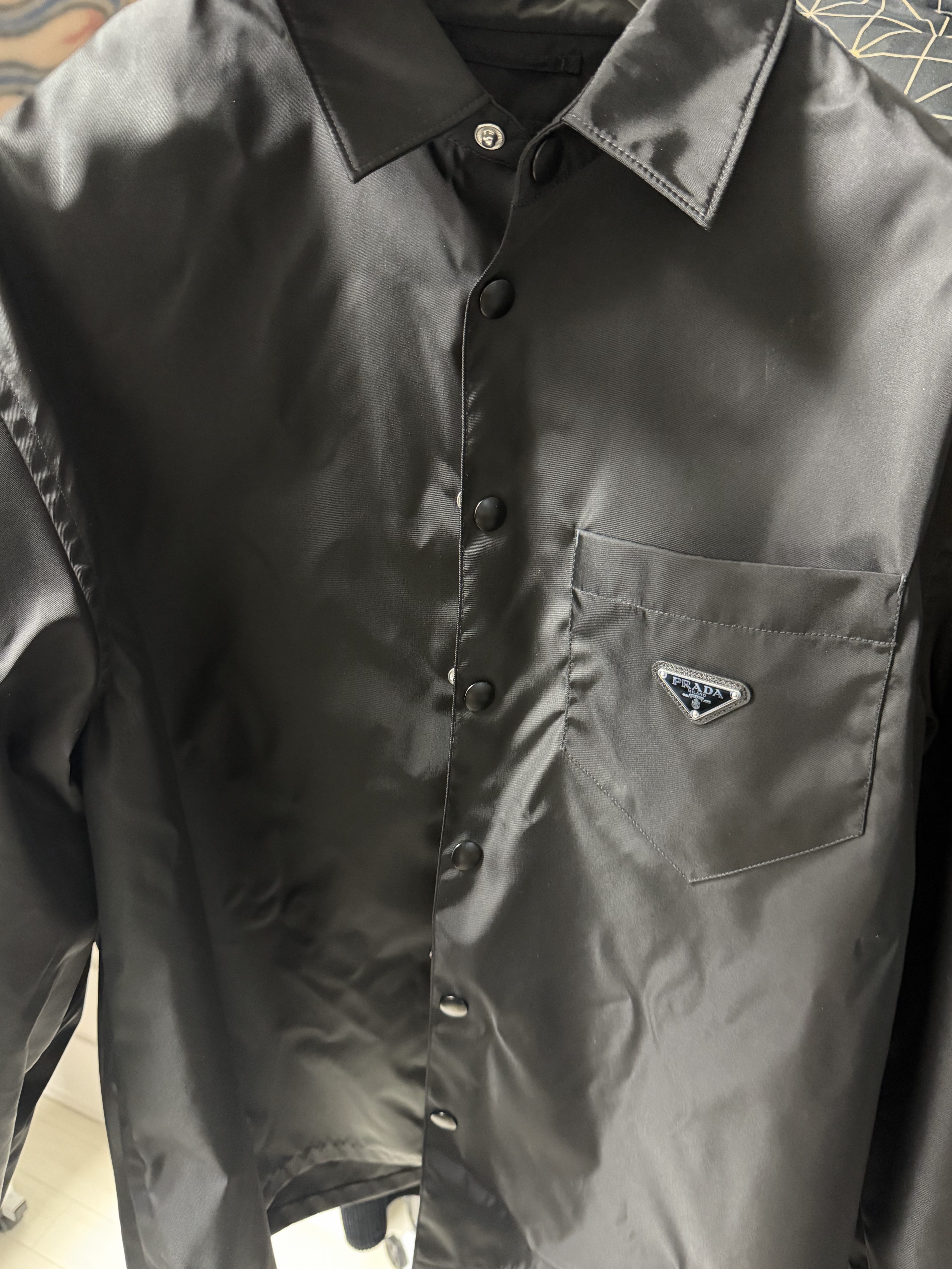 Prada Re-Nylon Shirt Black 착용 스타일