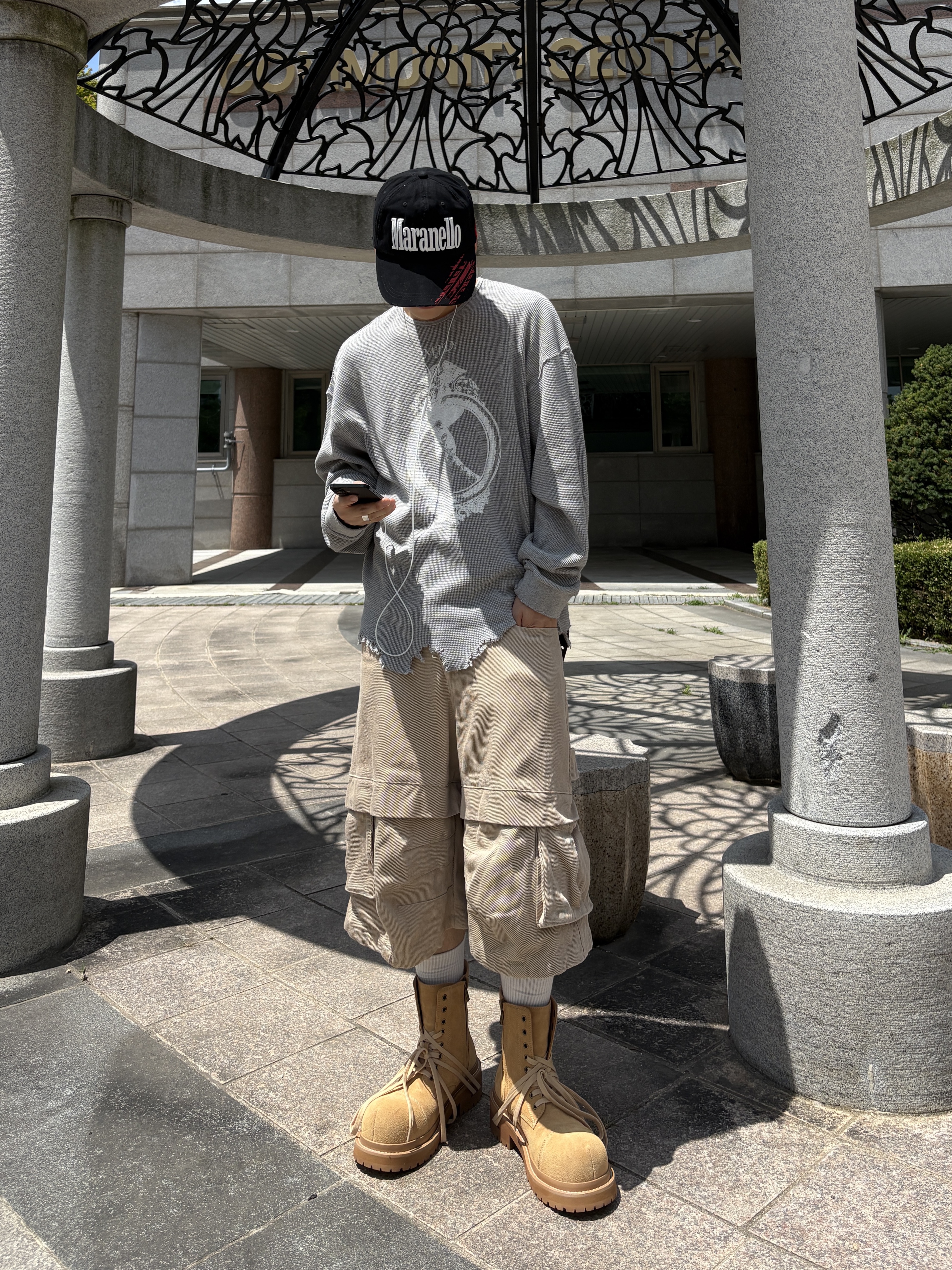 MJD Distressed Waffle Long Sleeve Melange Grey, Kamien Titan Bermuda Pants Beige 착용 스타일 - 2