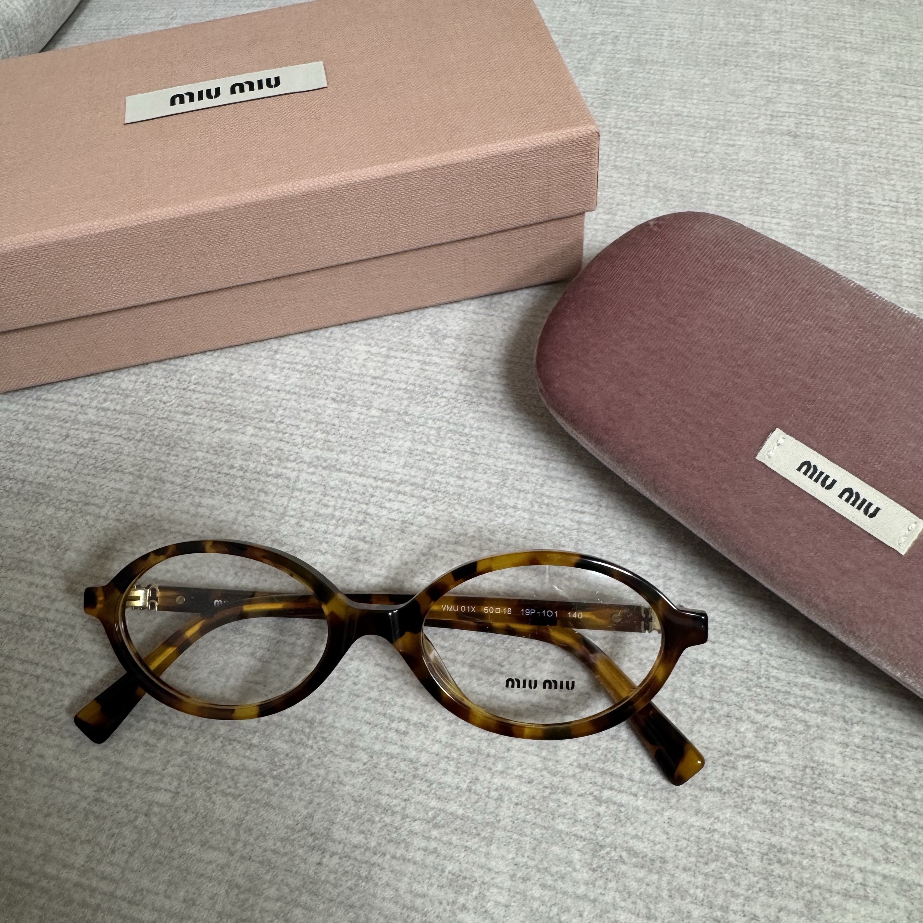 (W) Miu Miu Regard Glasses Lens Light Havana Acetate 착용 스타일