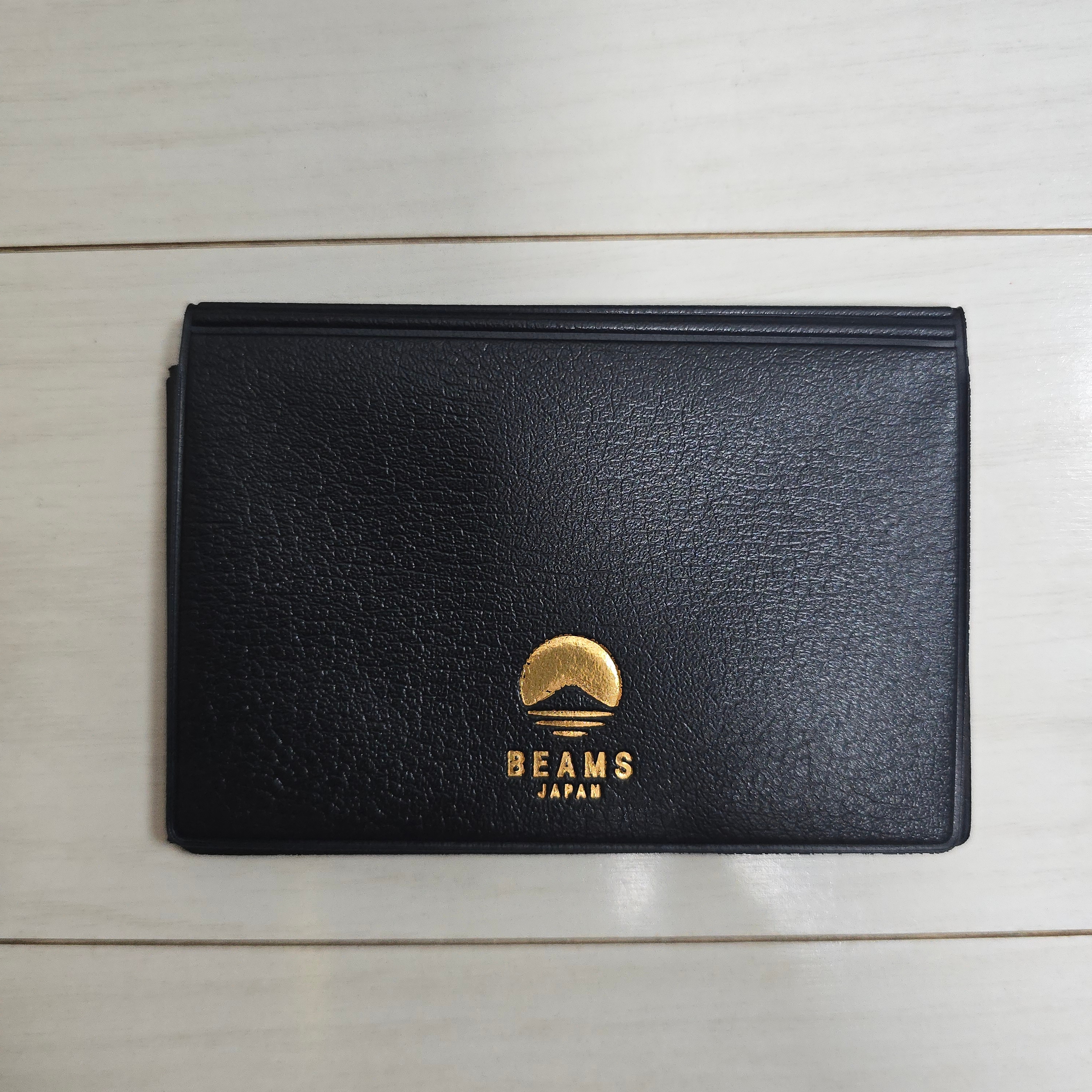 Beams x Hightide Special Order Pass & Card Case Black 착용 스타일