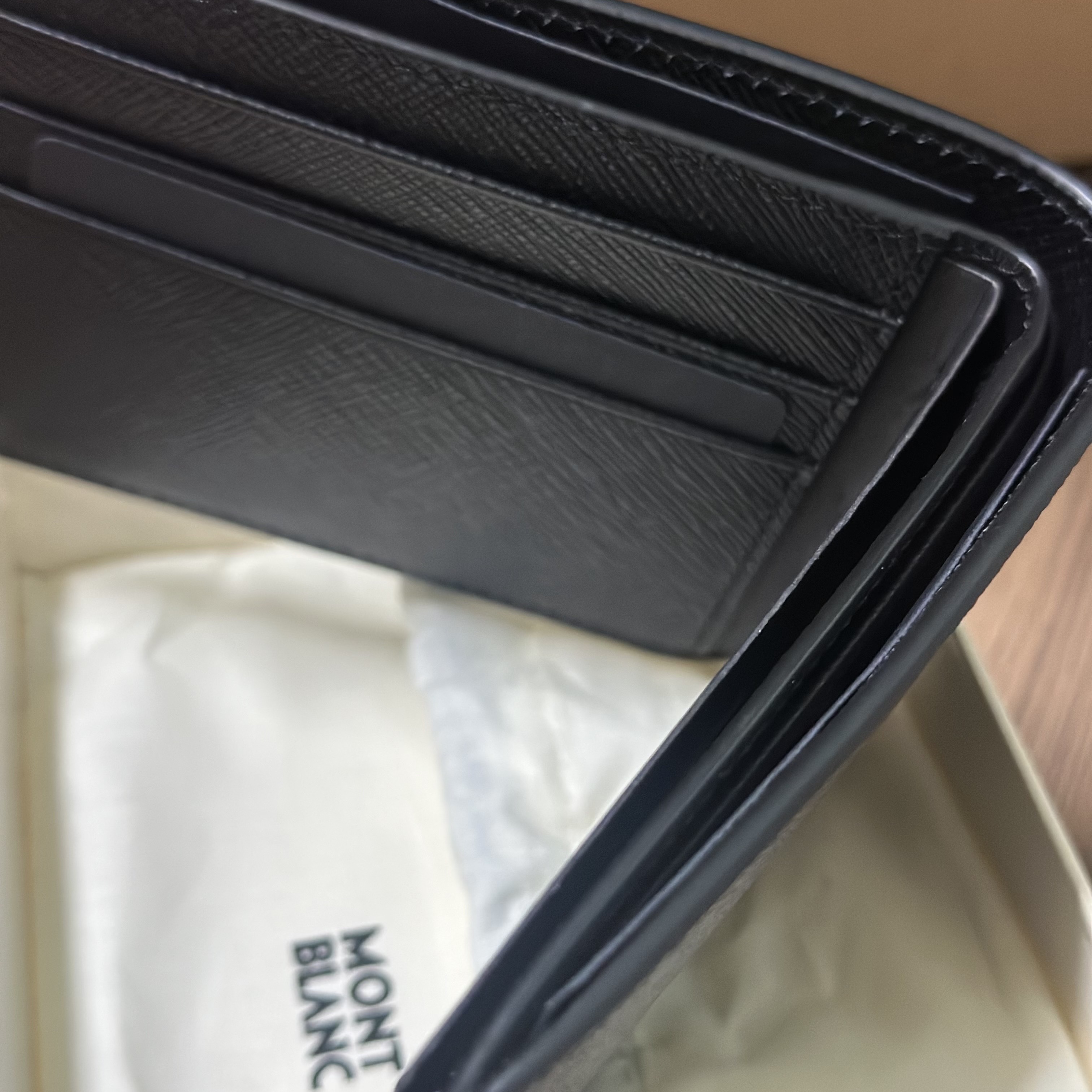 Montblanc Sartorial 6cc Wallet Black 착용 스타일 - 2