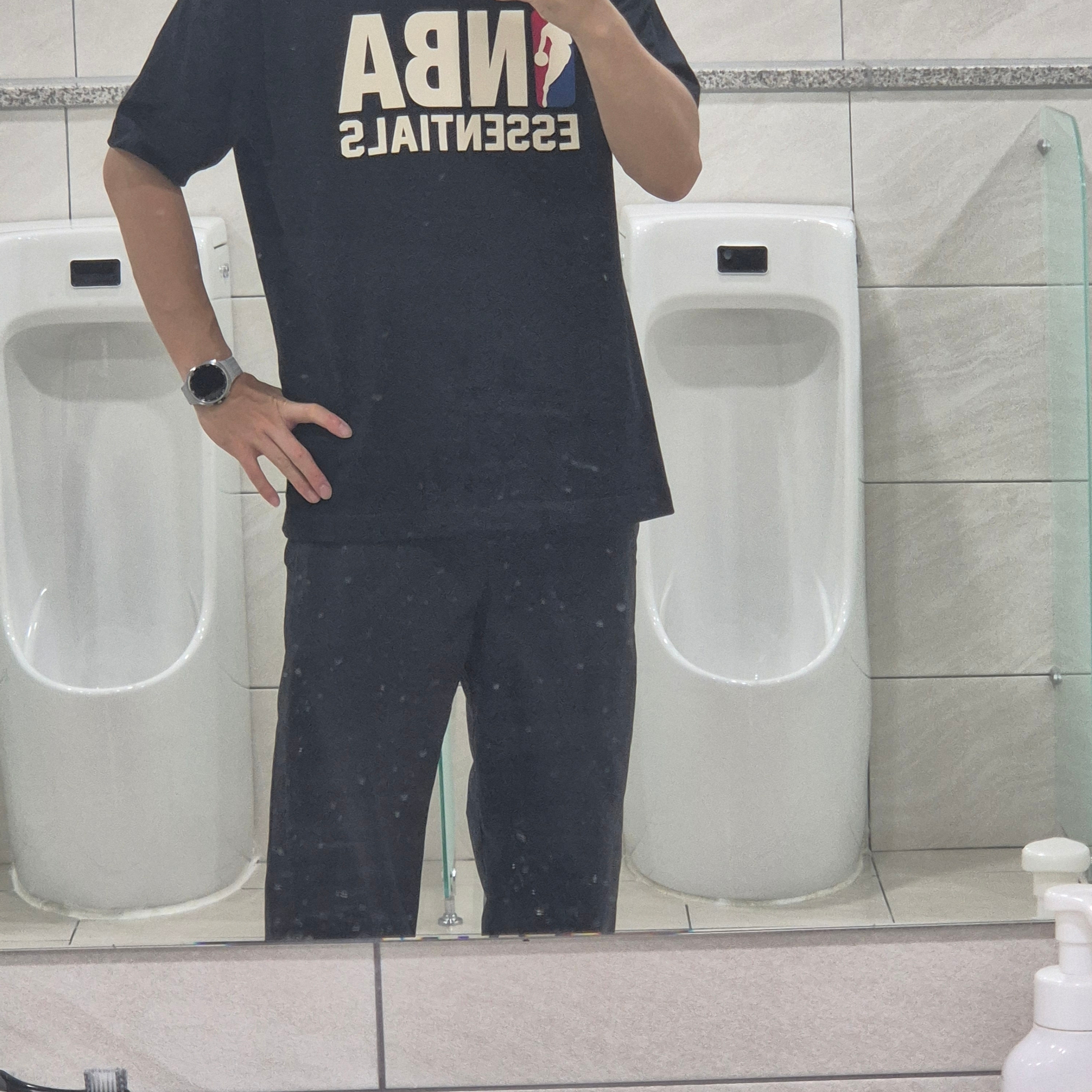 Essentials x NBA T-Shirt Black - 24FW 착용 스타일