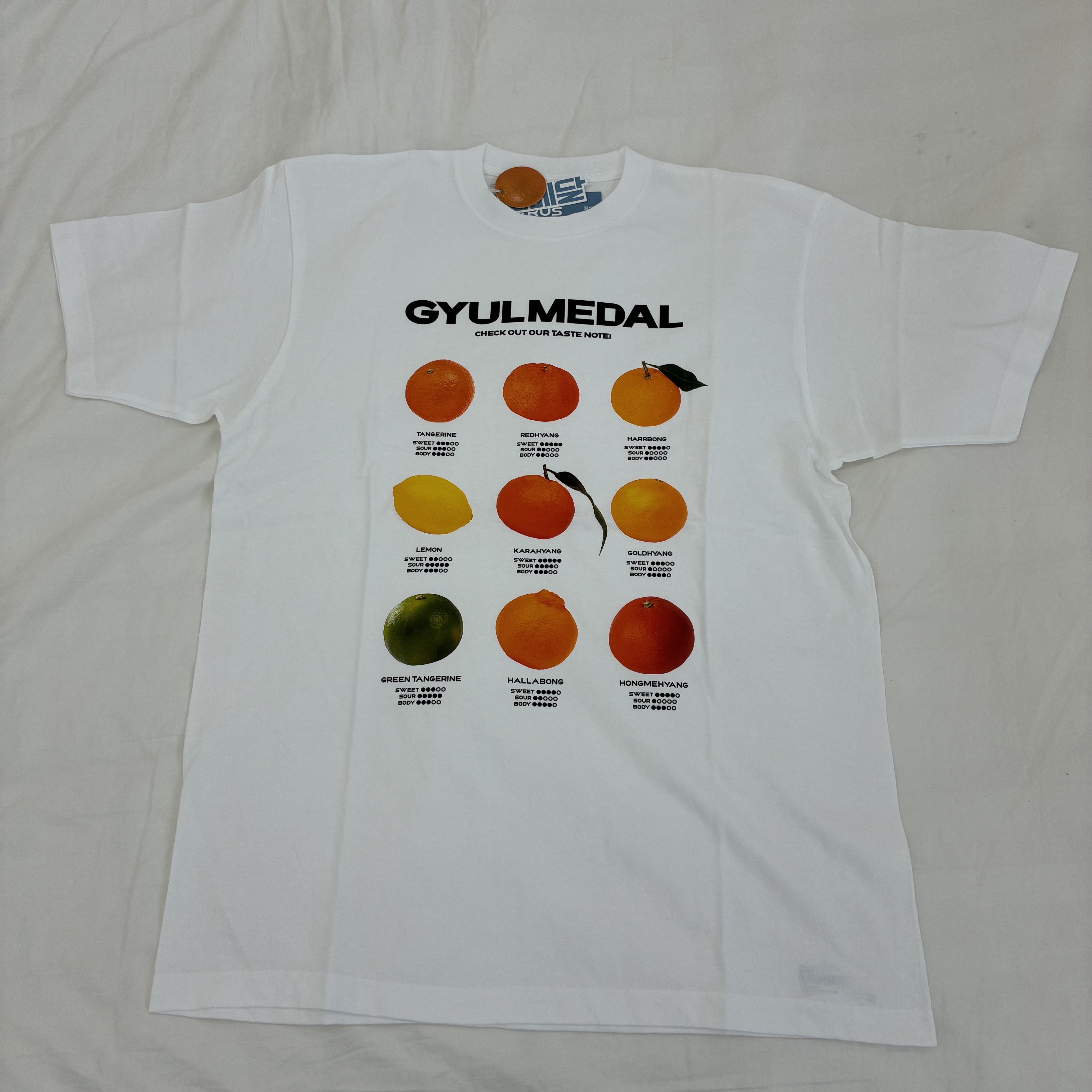 [KREAM 단독] GYULMEDALxUniqlo 25SS Citrus Pallete T-Shirts 착용 스타일 - 2
