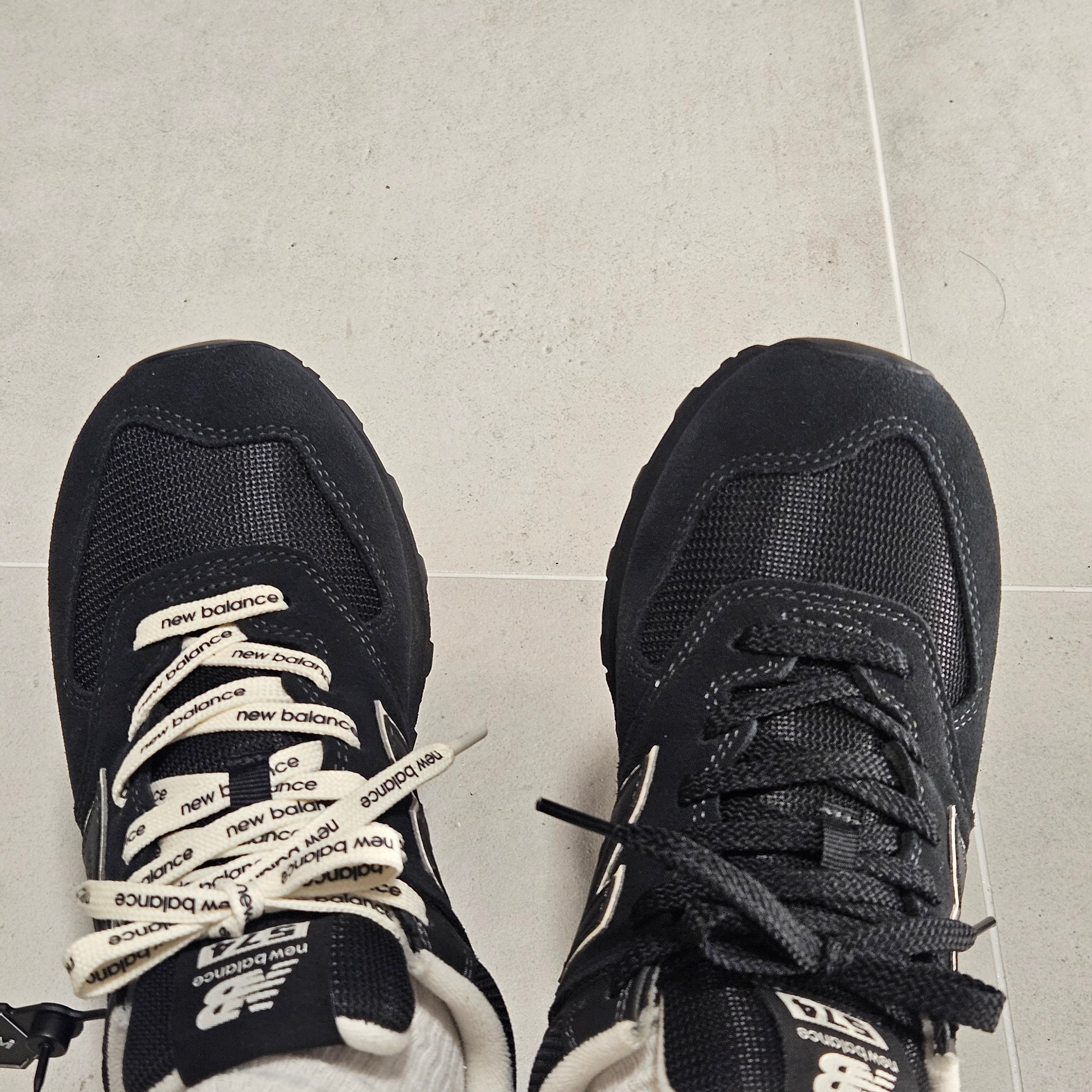 New Balance x Niko And 574 Black 착용 스타일 - 2