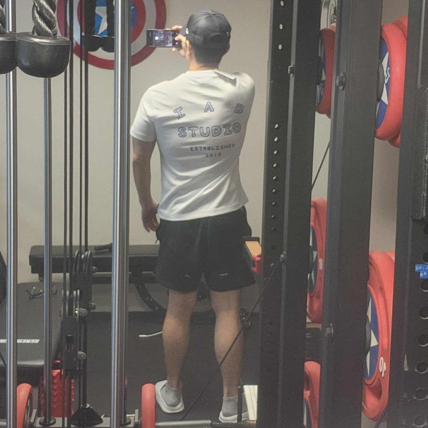 IAB Studio Sketch T-shirt White, Nike x Drake Nocta Cardinal Fleece Shorts Black White - Asia 착용 스타일 - 2