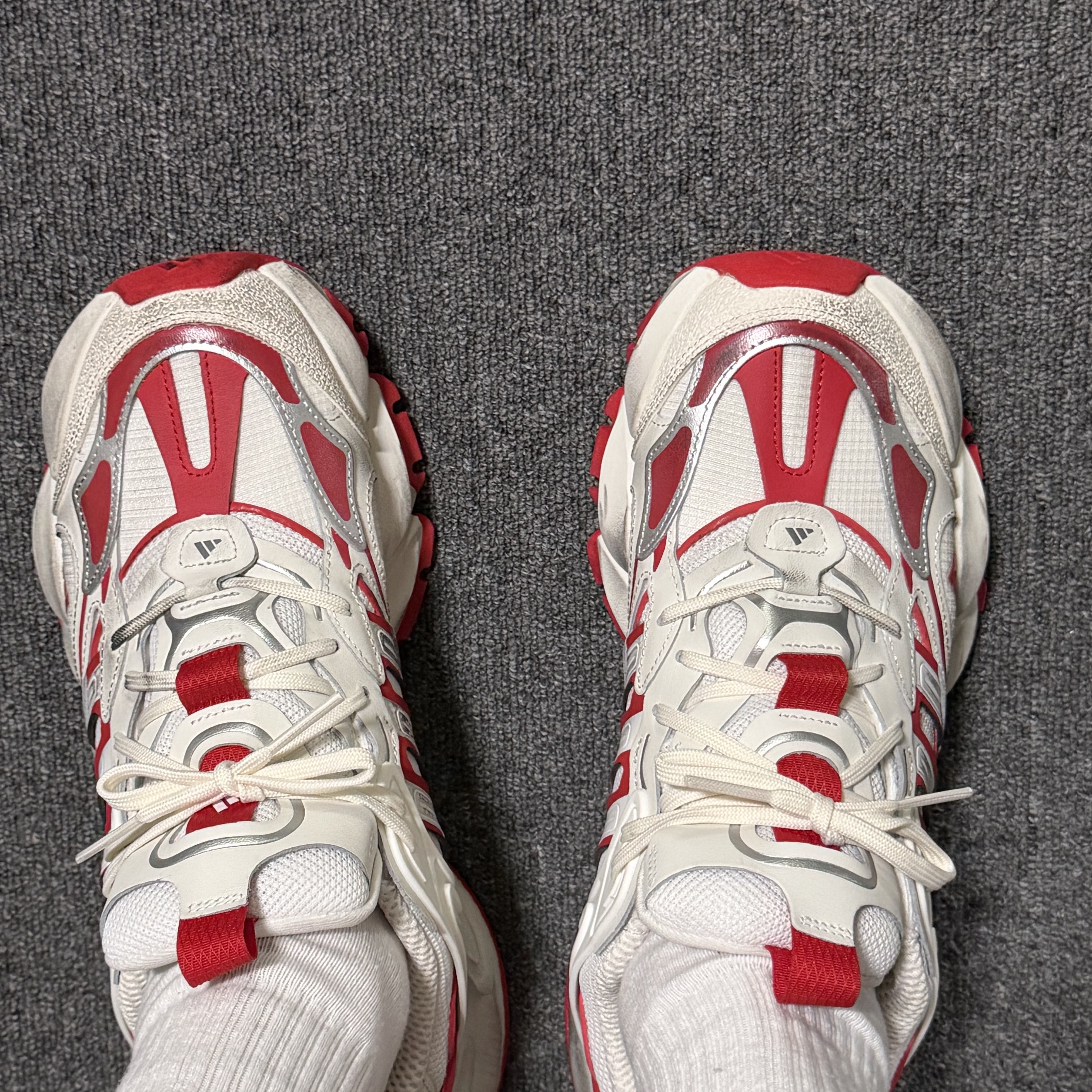 Adidas Vento XLG Deluxe Sneakers White Red 착용 스타일 - 1