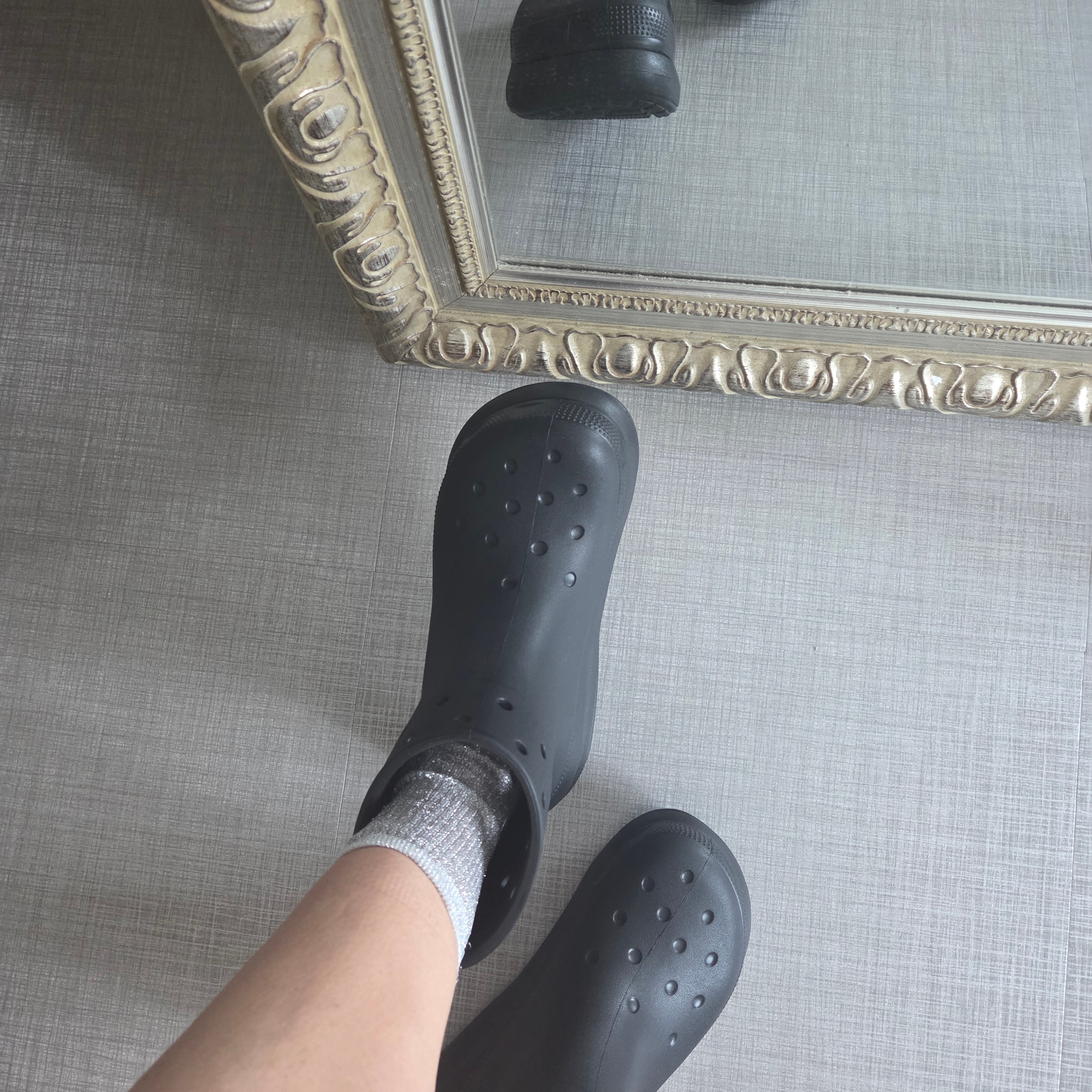 Crocs Classic Rain Boots Black 착용 스타일 - 2