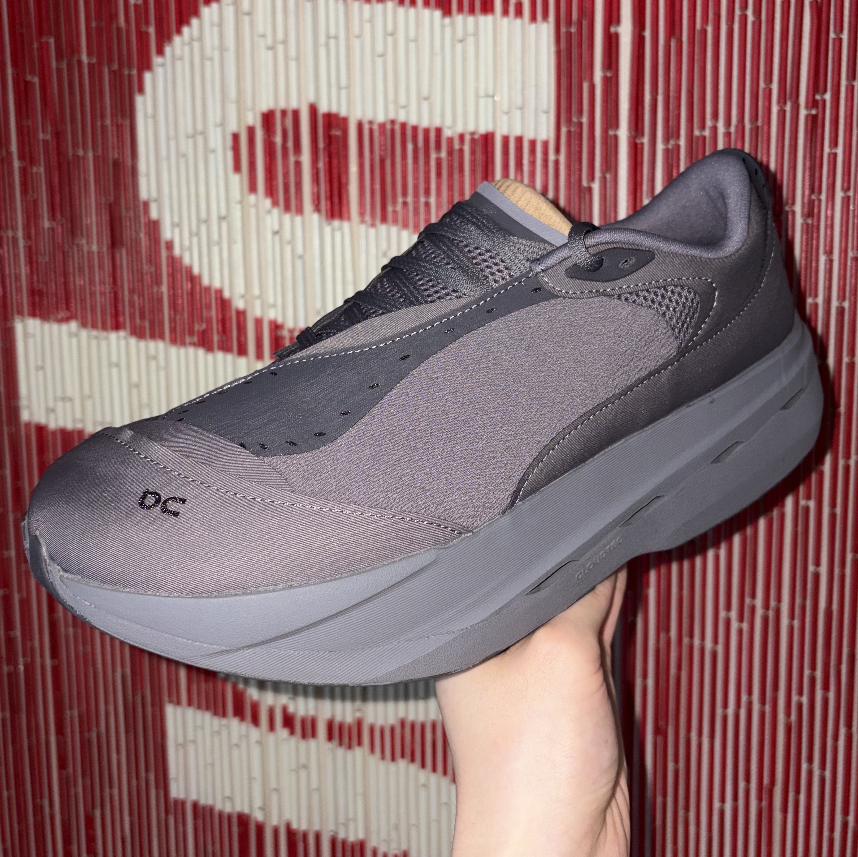On Running x Post Archive Faction (Paf) Cloudboom Volt Ember Pebble 착용 스타일 - 1