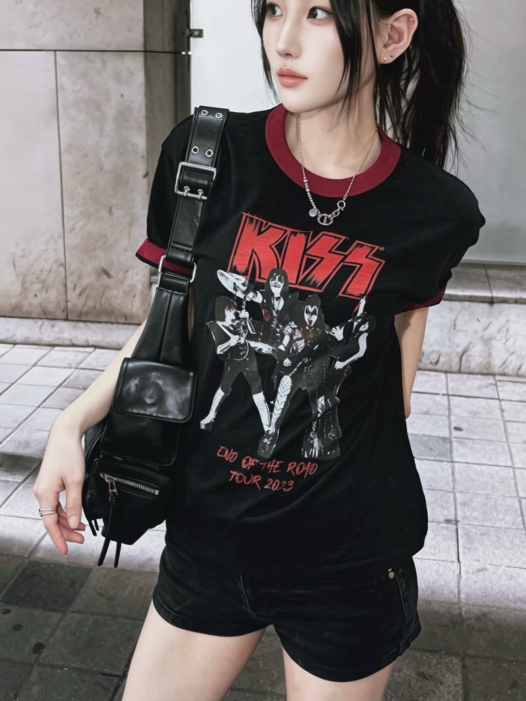 MAINBOOTH X KISS End of the Road T-shirt Black 착용 스타일 - 4