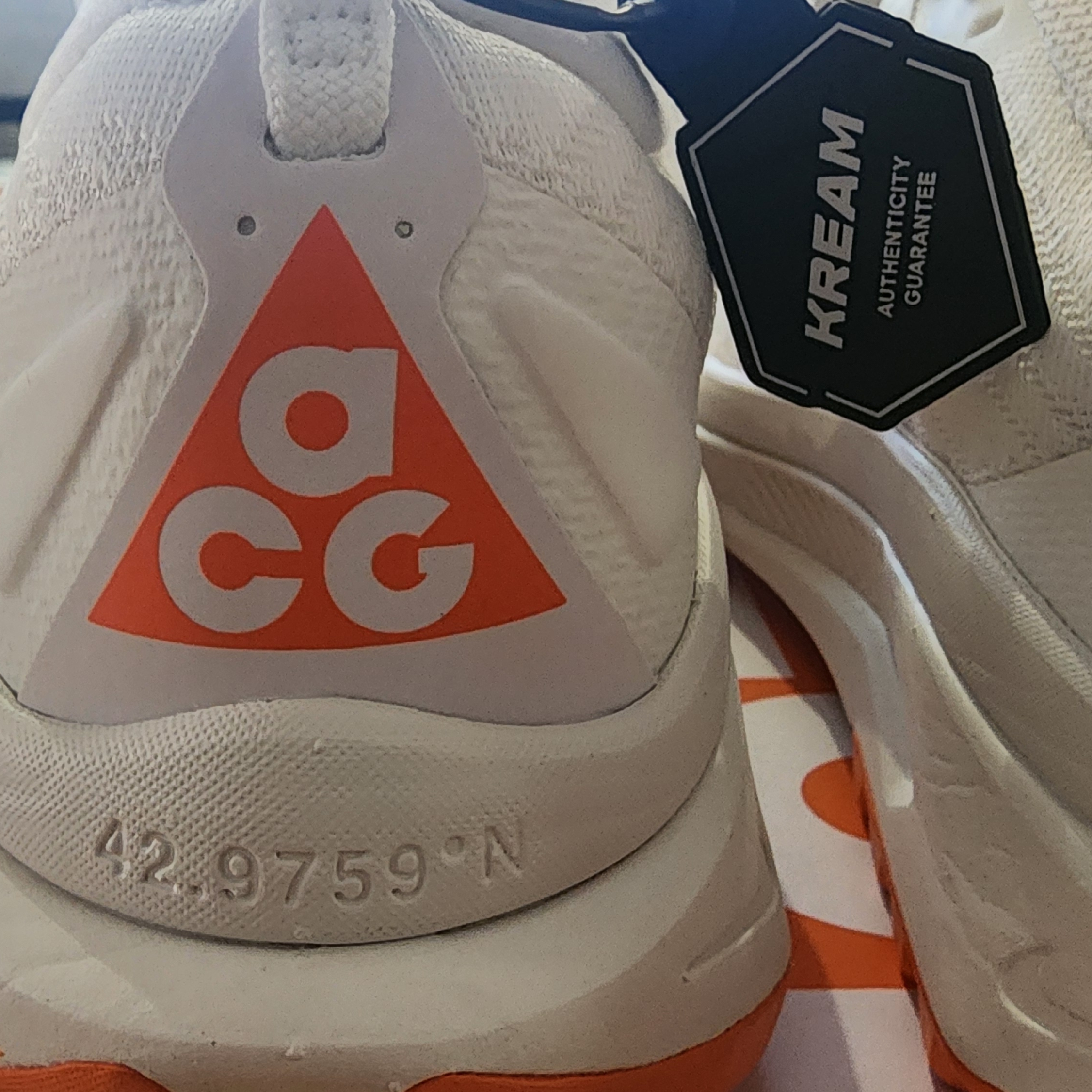 Nike ACG Zegama Summit White Phantom 착용 스타일 - 3