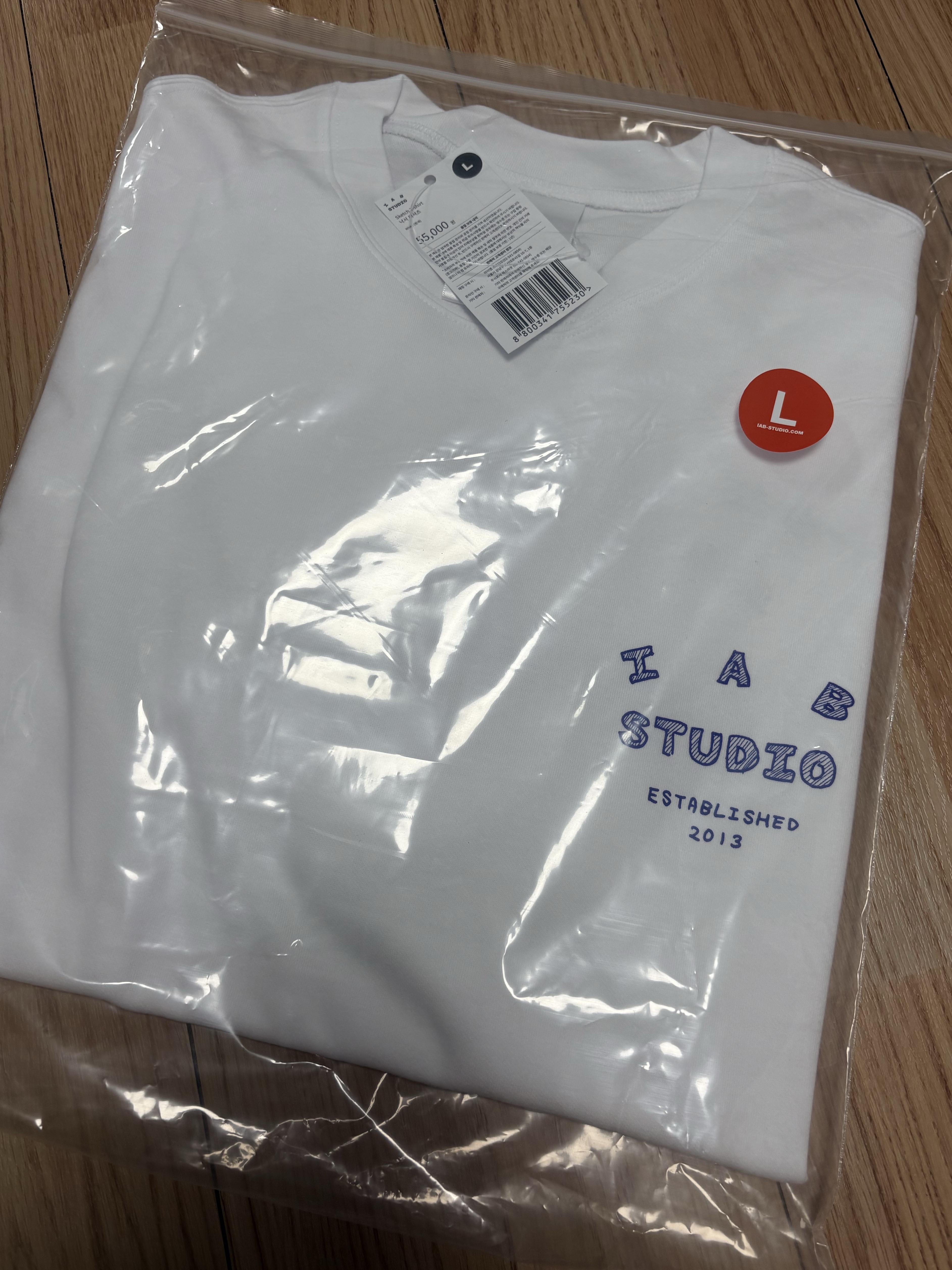 IAB Studio Sketch T-shirt White 착용 스타일 - 4