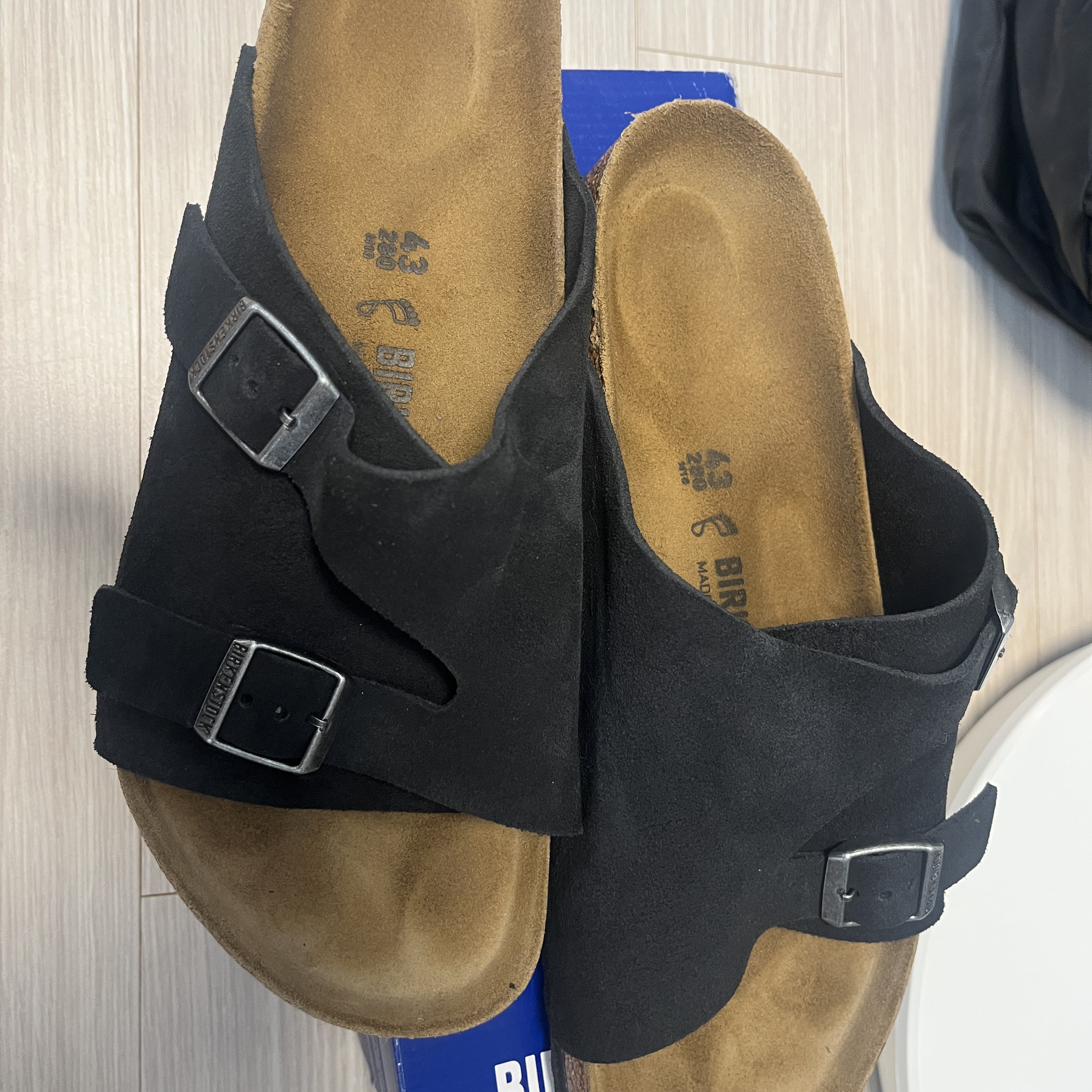 Birkenstock Zurich Suede Leather Black - Regular 착용 스타일